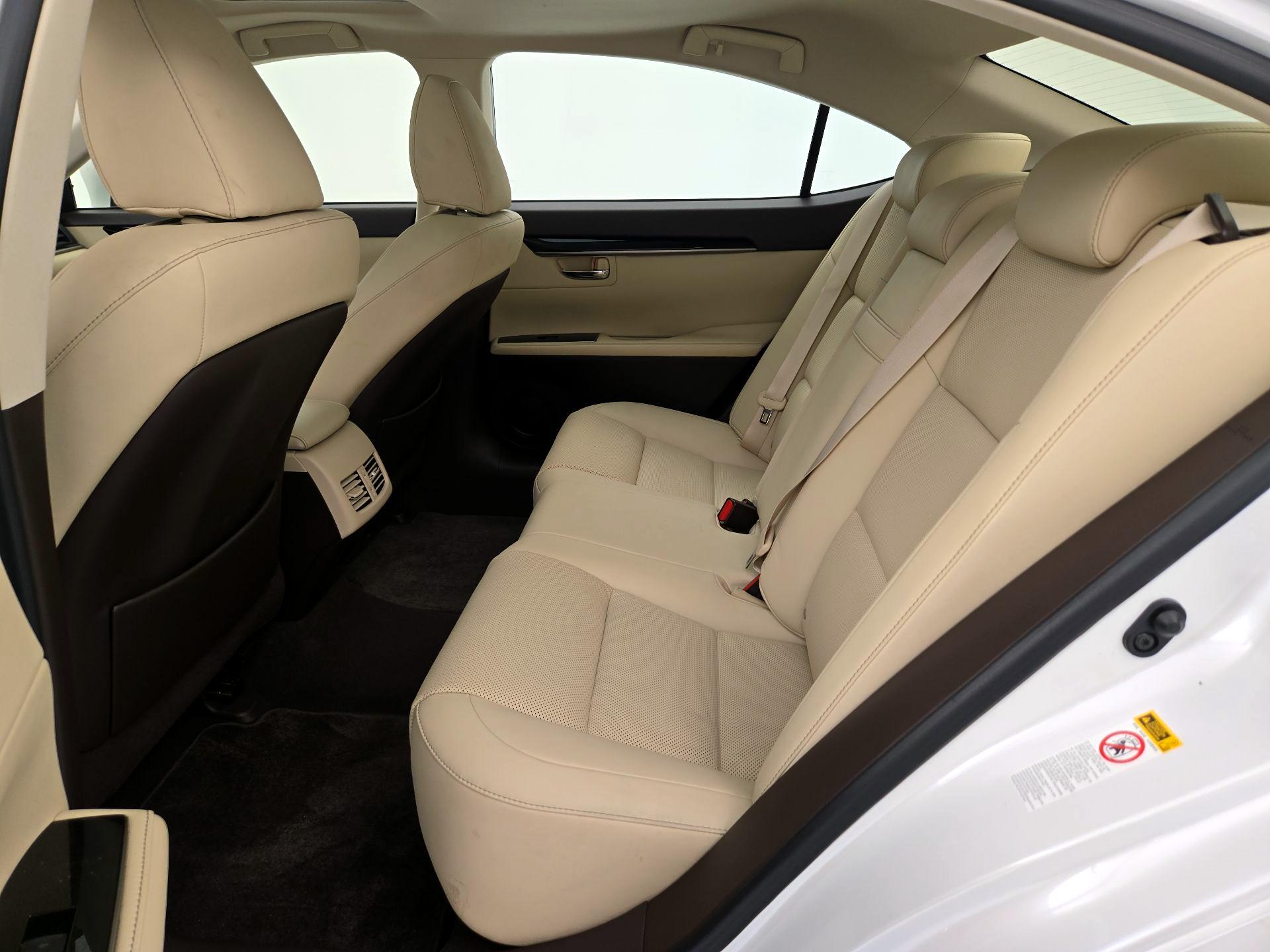 Thumbnail: 2017 Lexus ES - 20