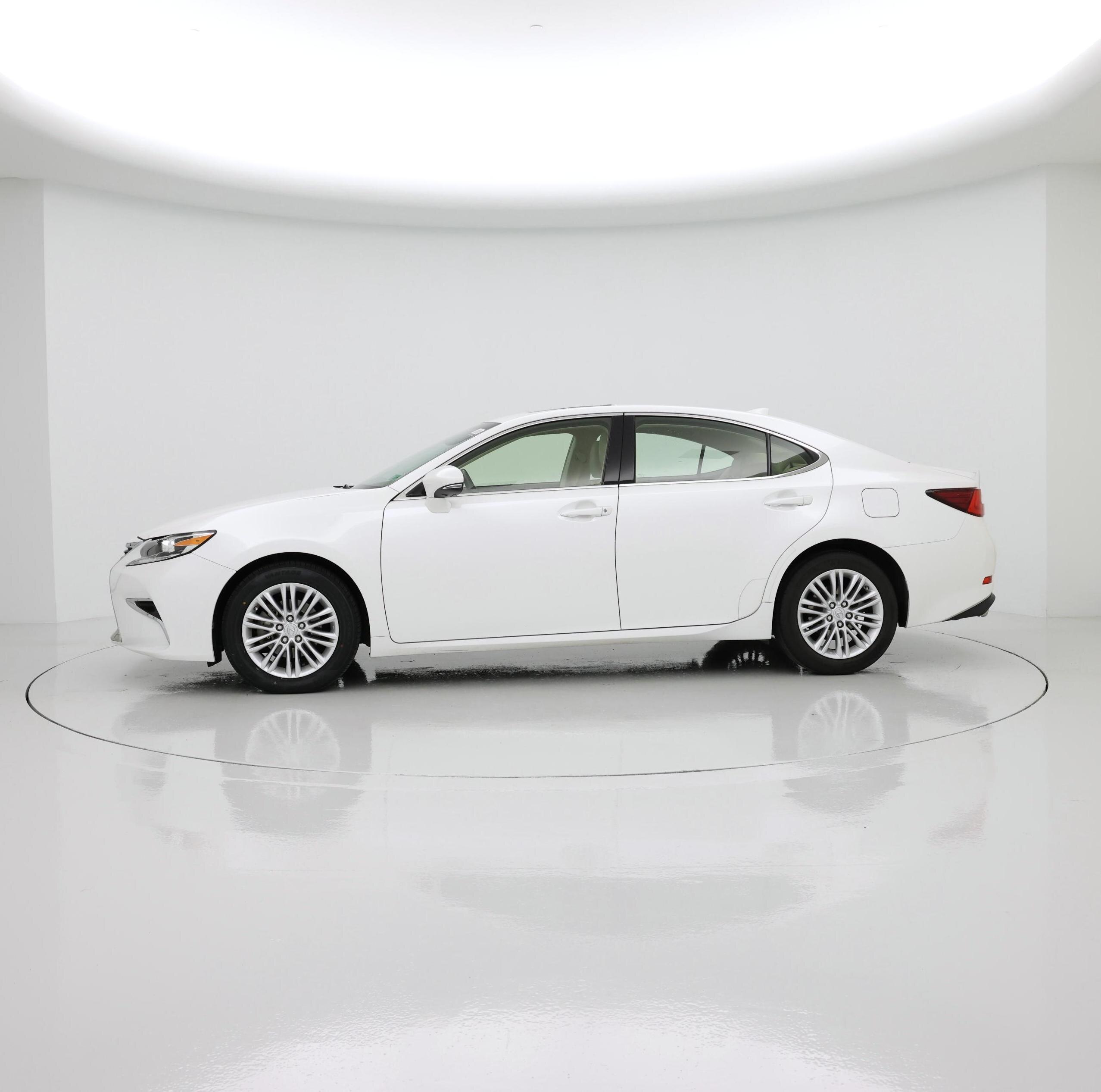 Thumbnail: 2017 Lexus ES - 3