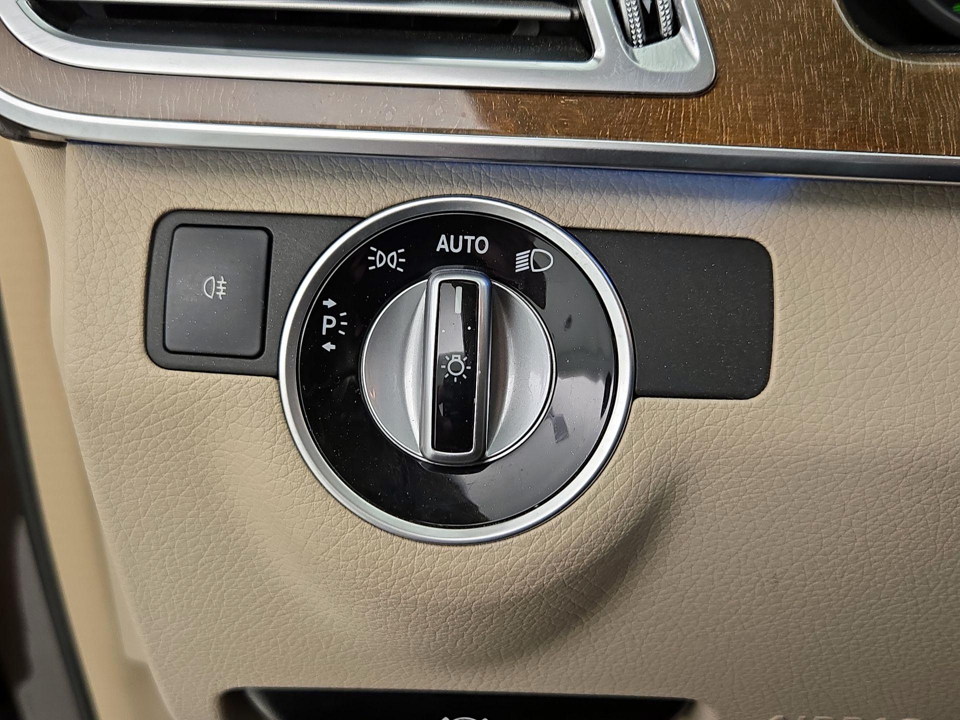 Thumbnail: 2016 Mercedes-Benz E-Class - 13