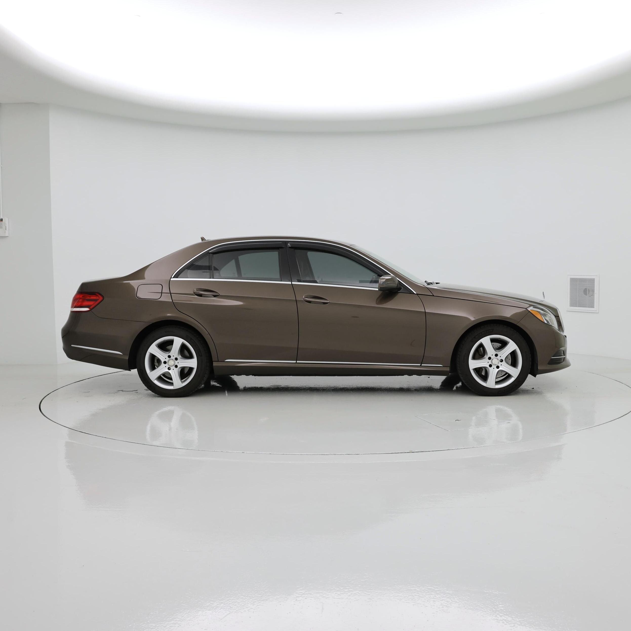 Thumbnail: 2016 Mercedes-Benz E-Class - 7