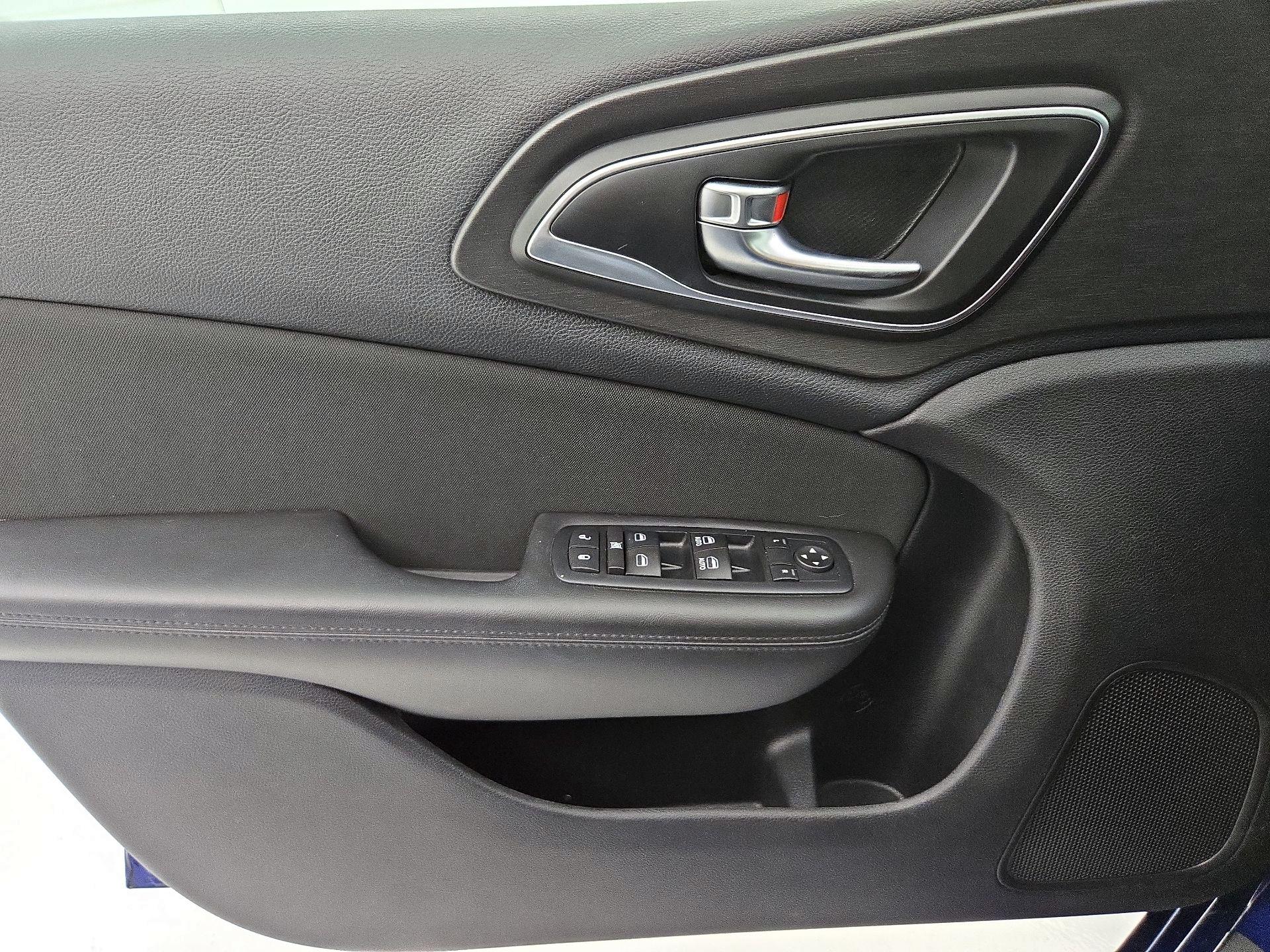 Thumbnail: 2016 Chrysler 200 - 12