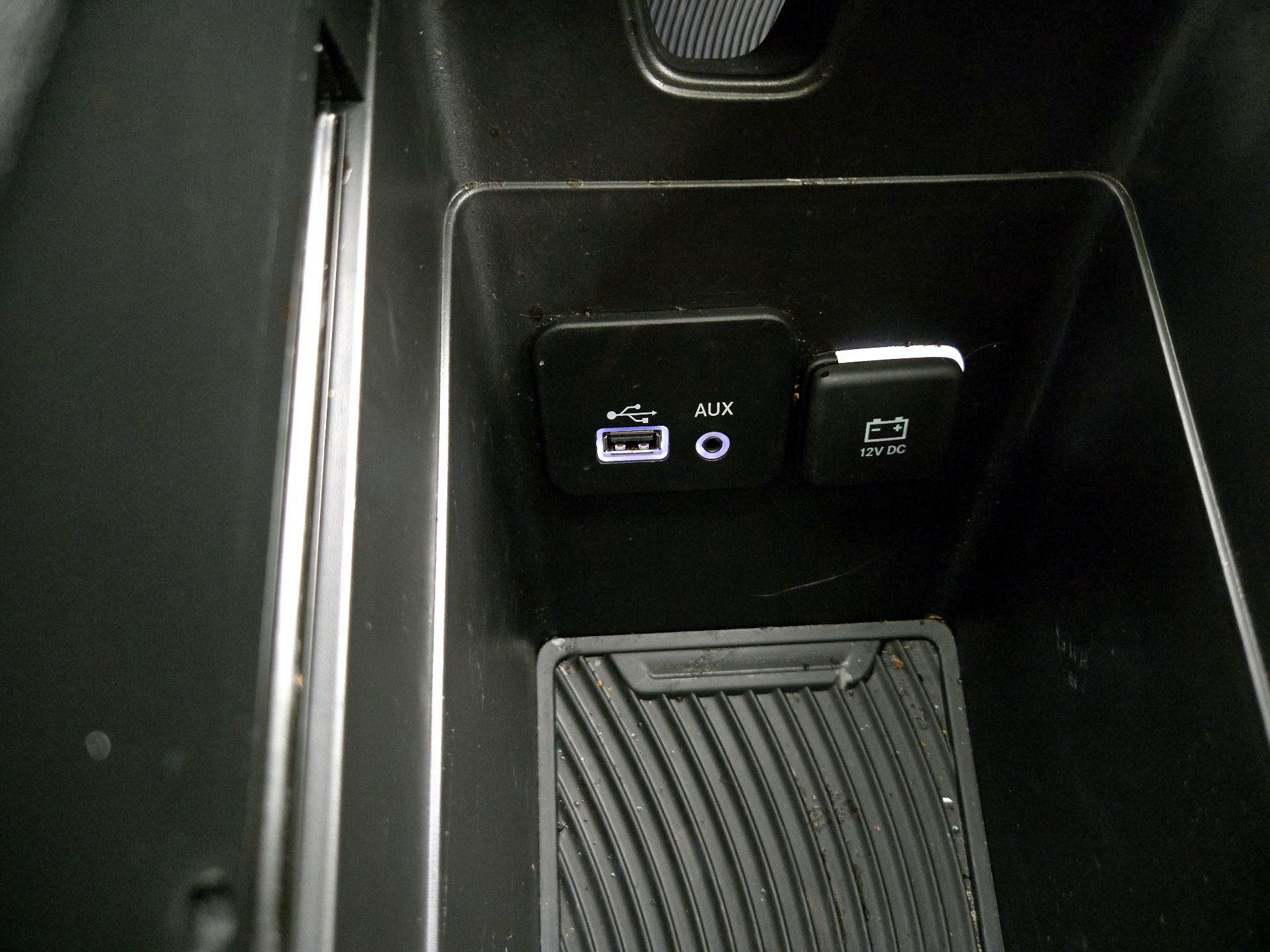 Thumbnail: 2016 Chrysler 200 - 18