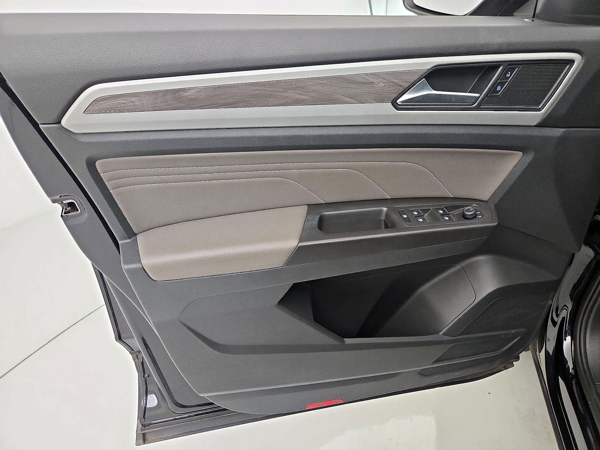 Thumbnail: 2022 Volkswagen Atlas - 12