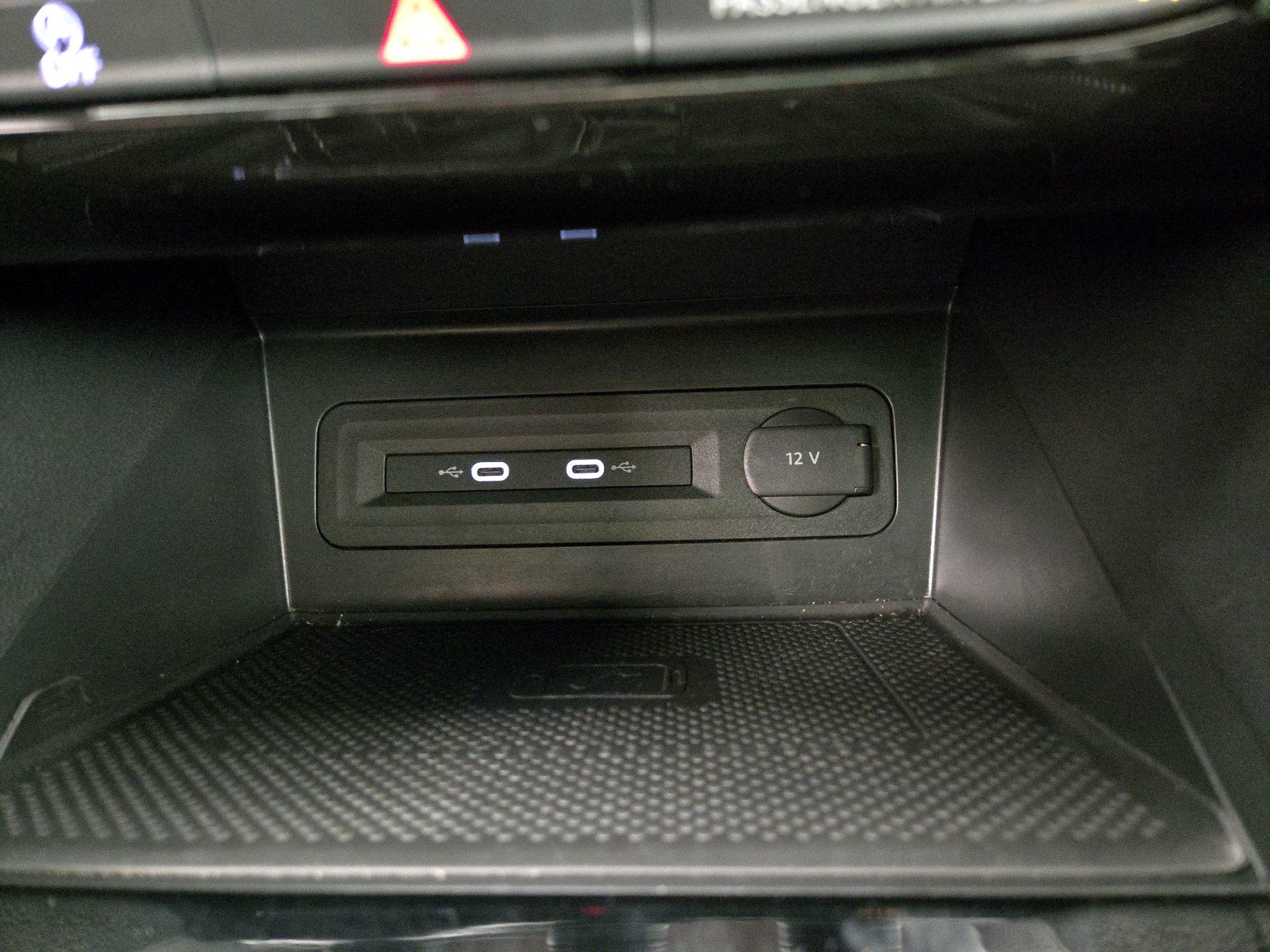 Thumbnail: 2022 Volkswagen Atlas - 18