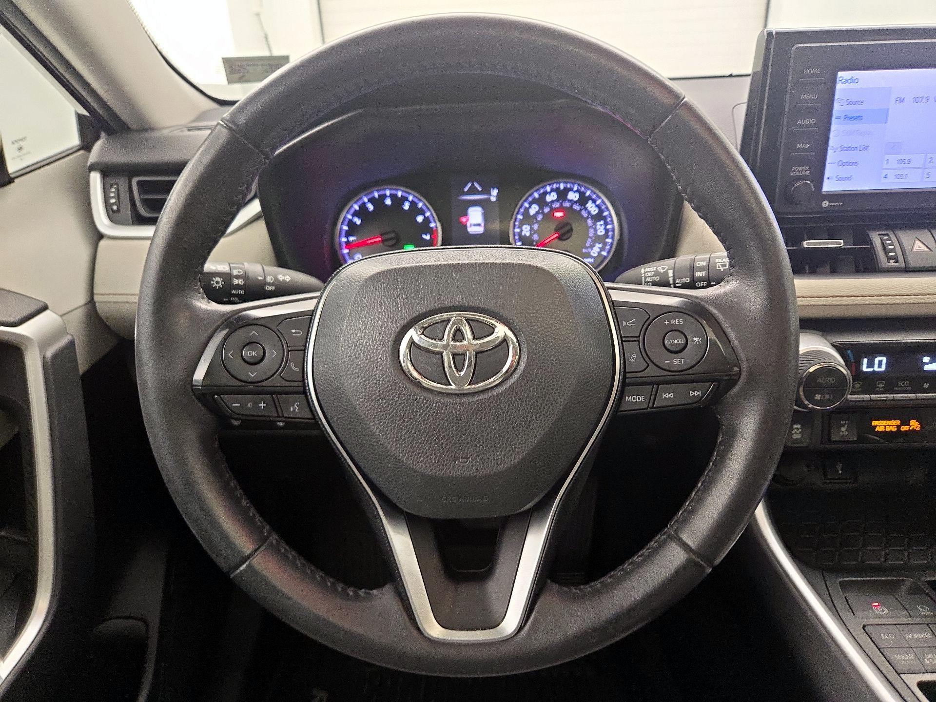 Thumbnail: 2020 Toyota RAV4 - 10