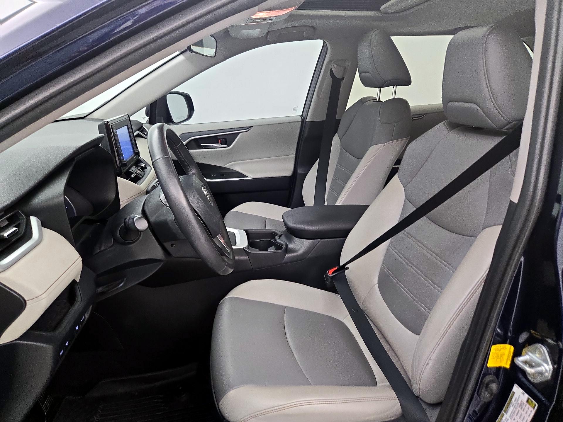 Thumbnail: 2020 Toyota RAV4 - 11