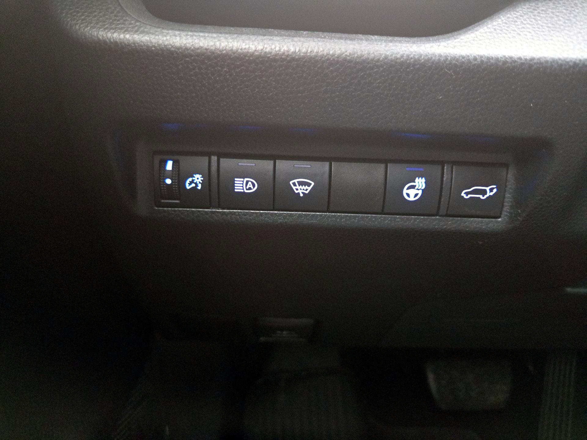 Thumbnail: 2020 Toyota RAV4 - 13