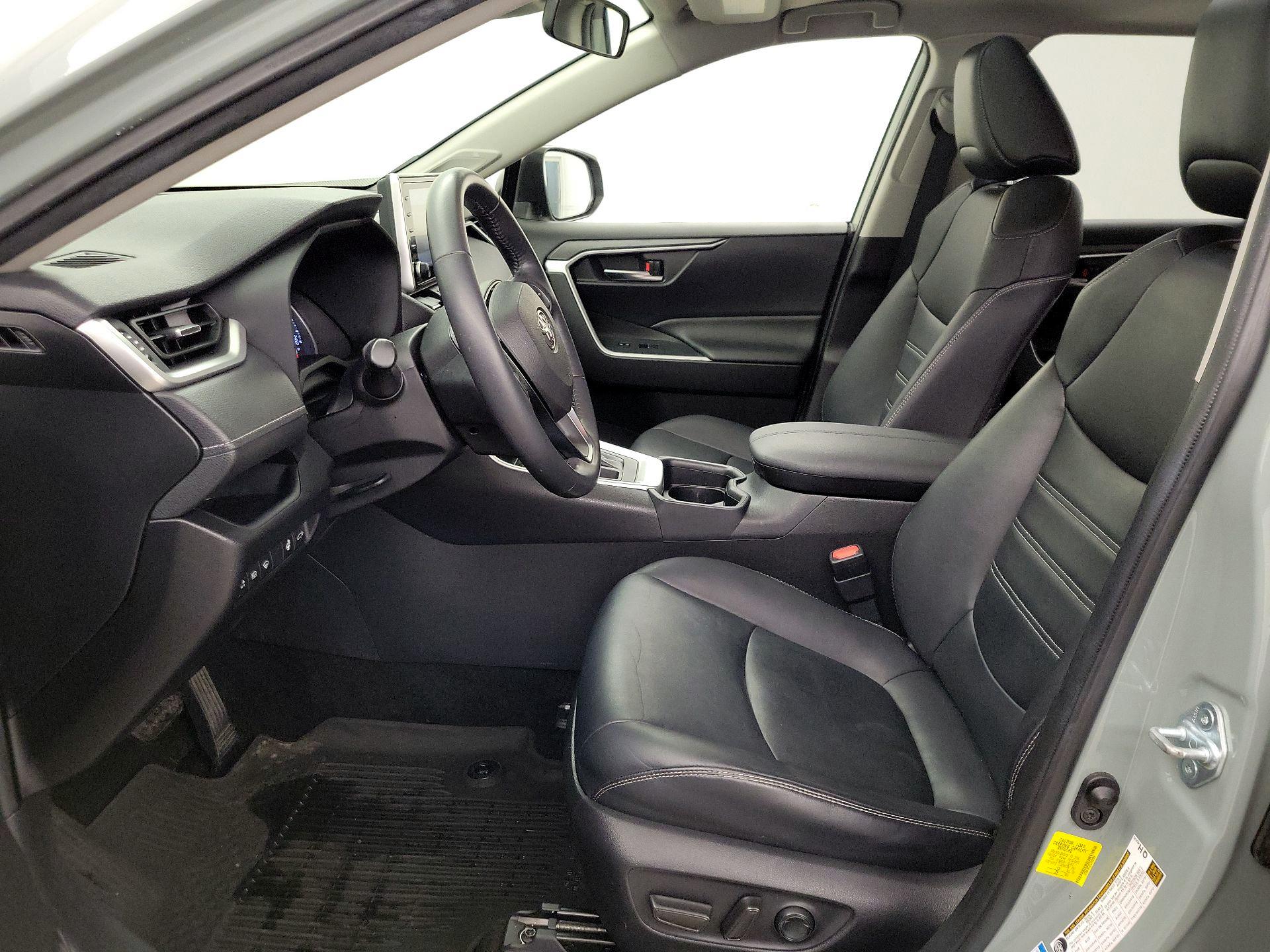 Thumbnail: 2020 Toyota RAV4 - 11