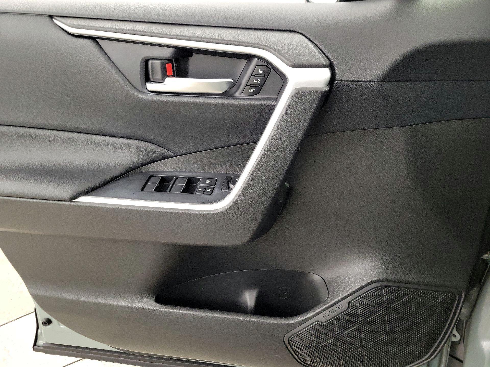 Thumbnail: 2020 Toyota RAV4 - 12