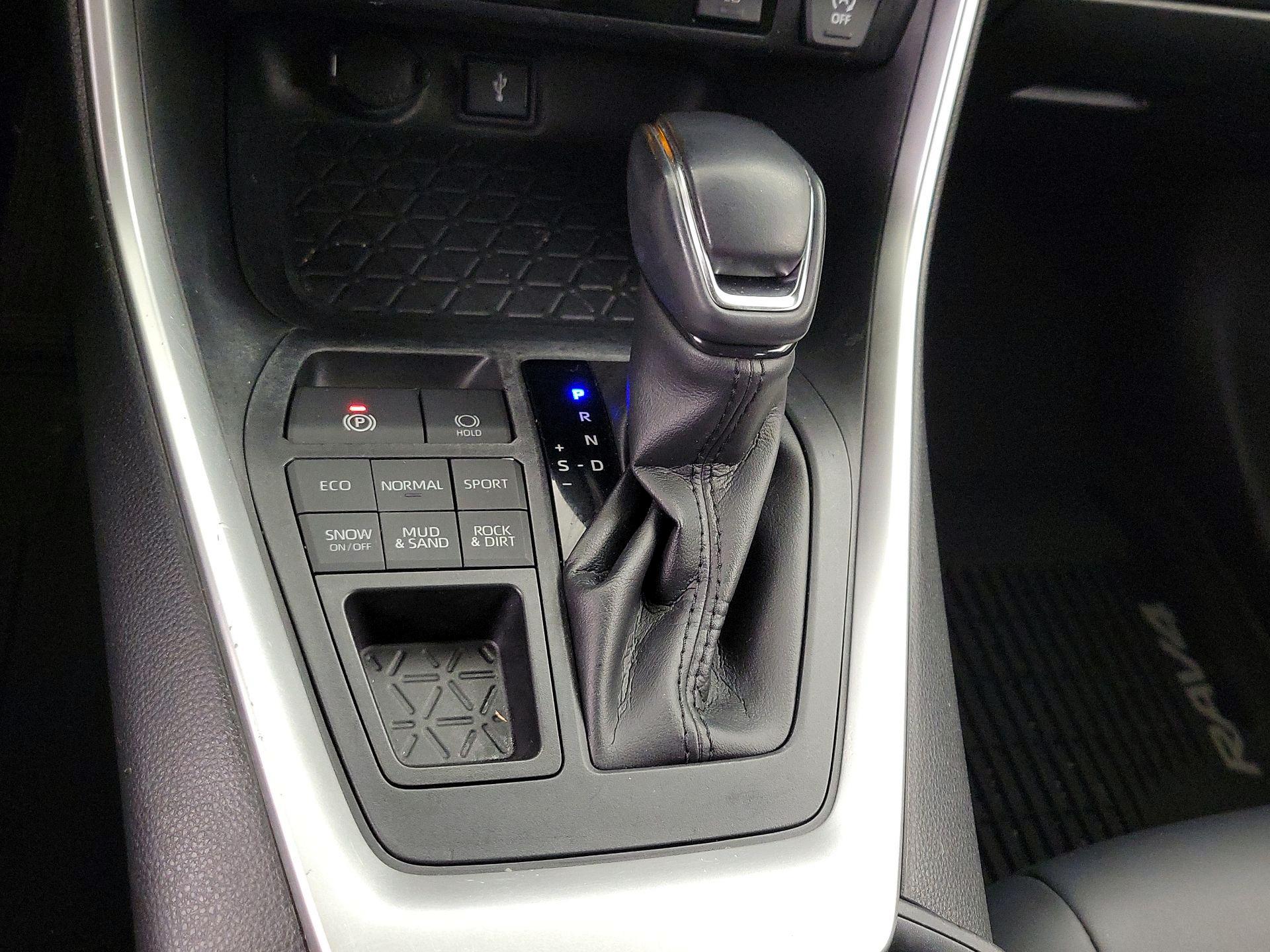 Thumbnail: 2020 Toyota RAV4 - 17