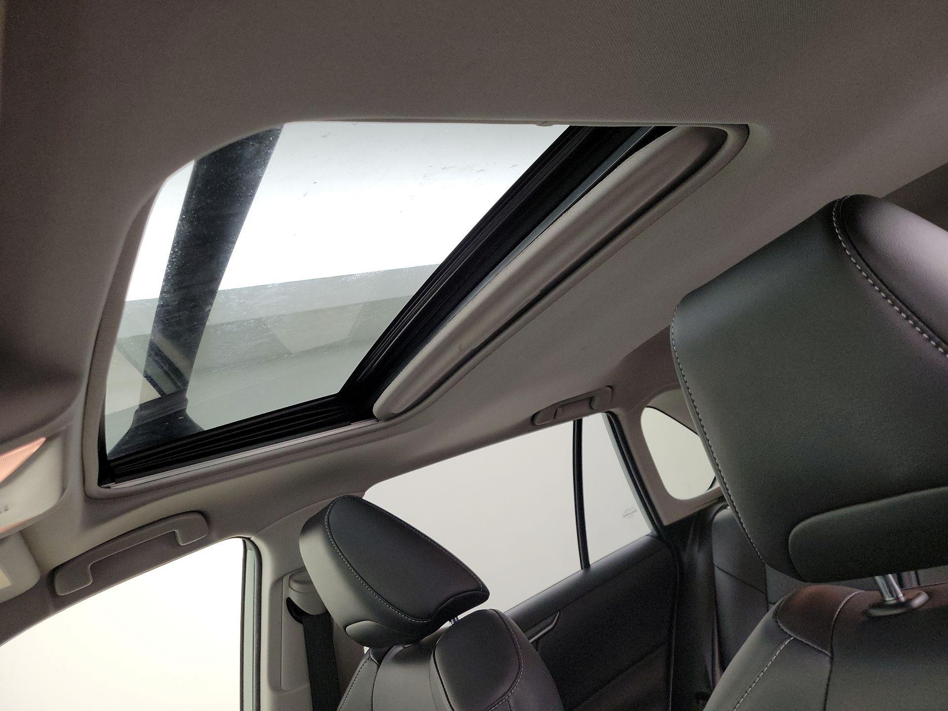 Thumbnail: 2020 Toyota RAV4 - 19