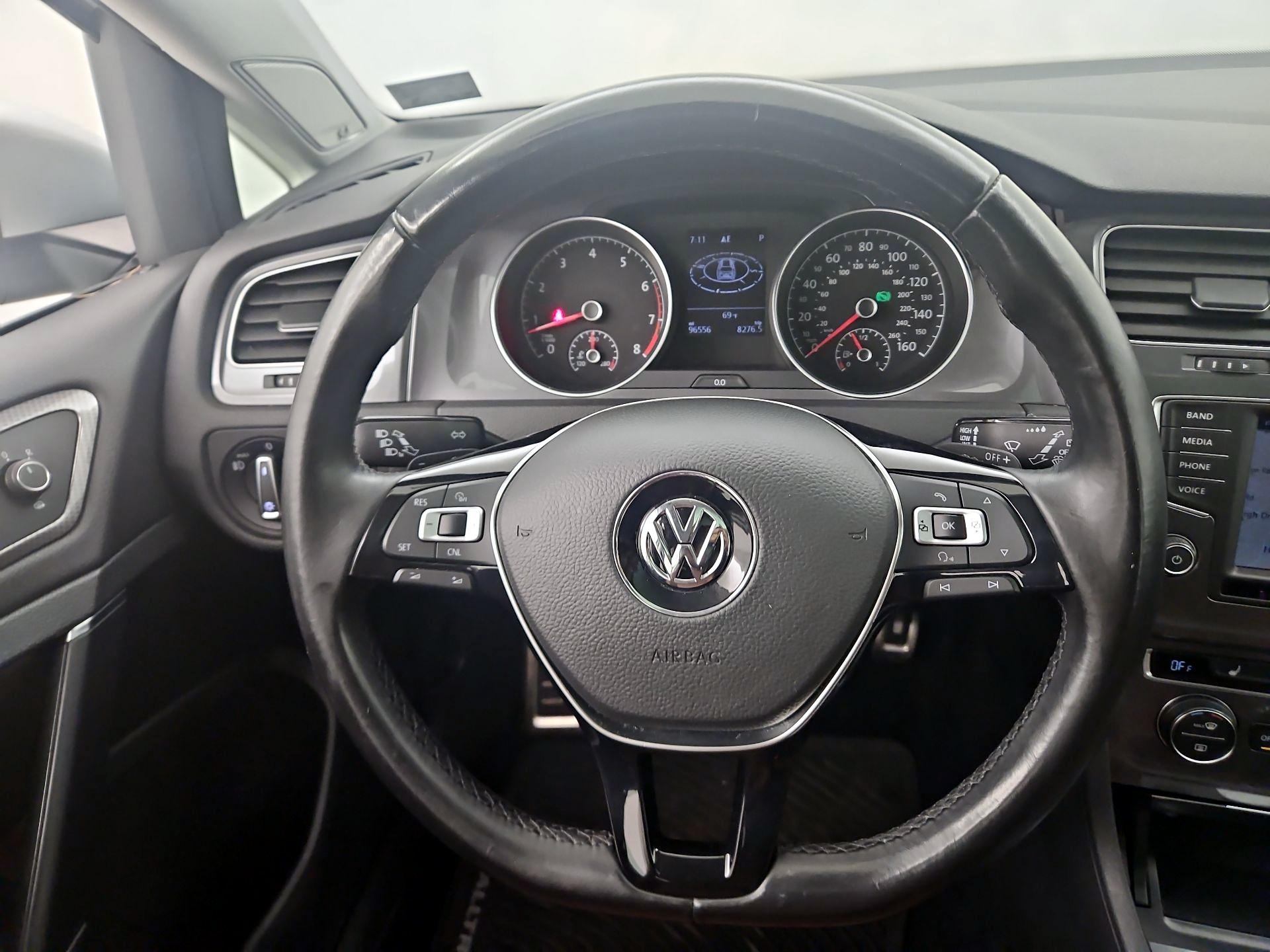 Thumbnail: 2017 Volkswagen Golf - 10