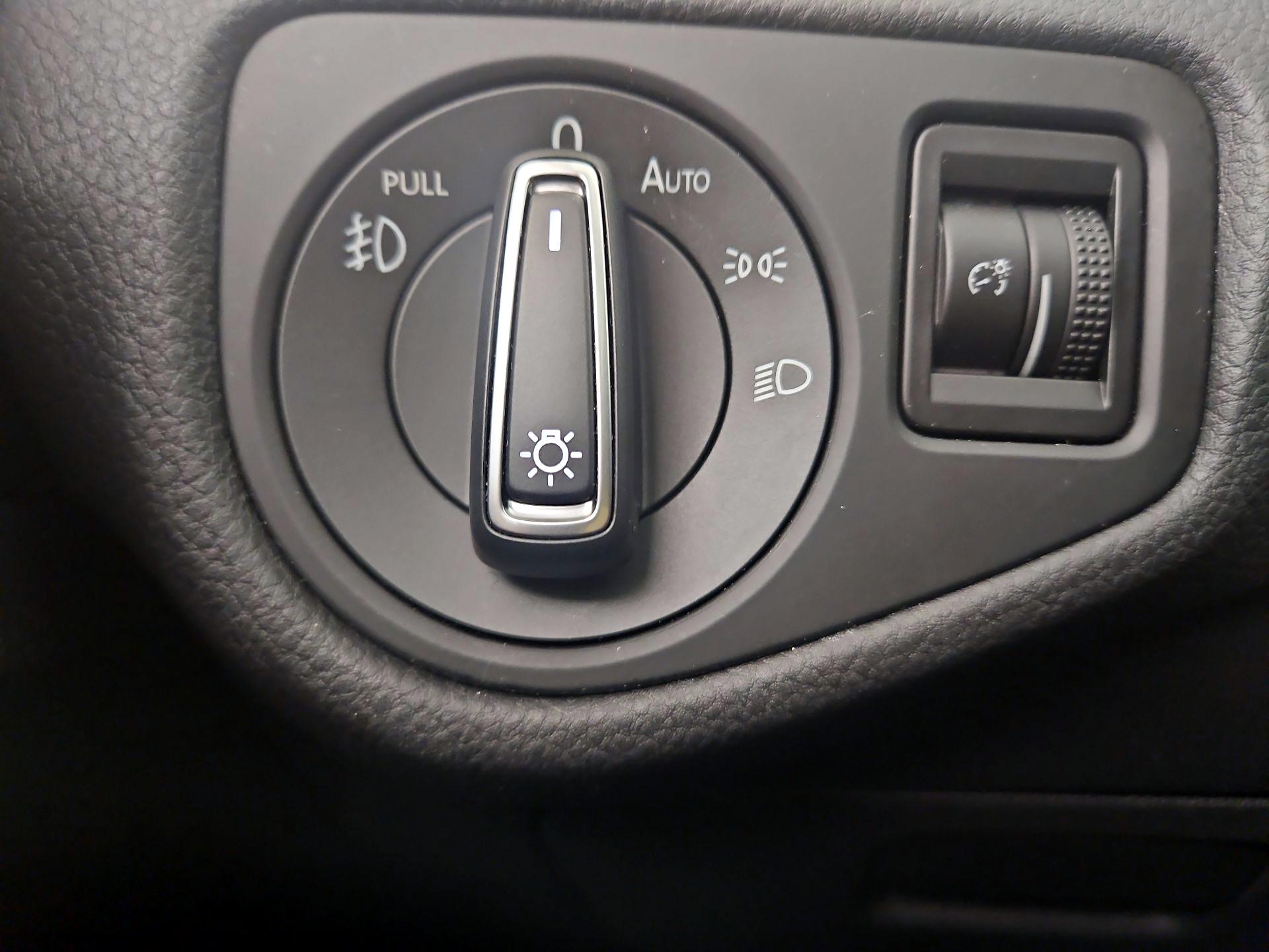 Thumbnail: 2017 Volkswagen Golf - 13