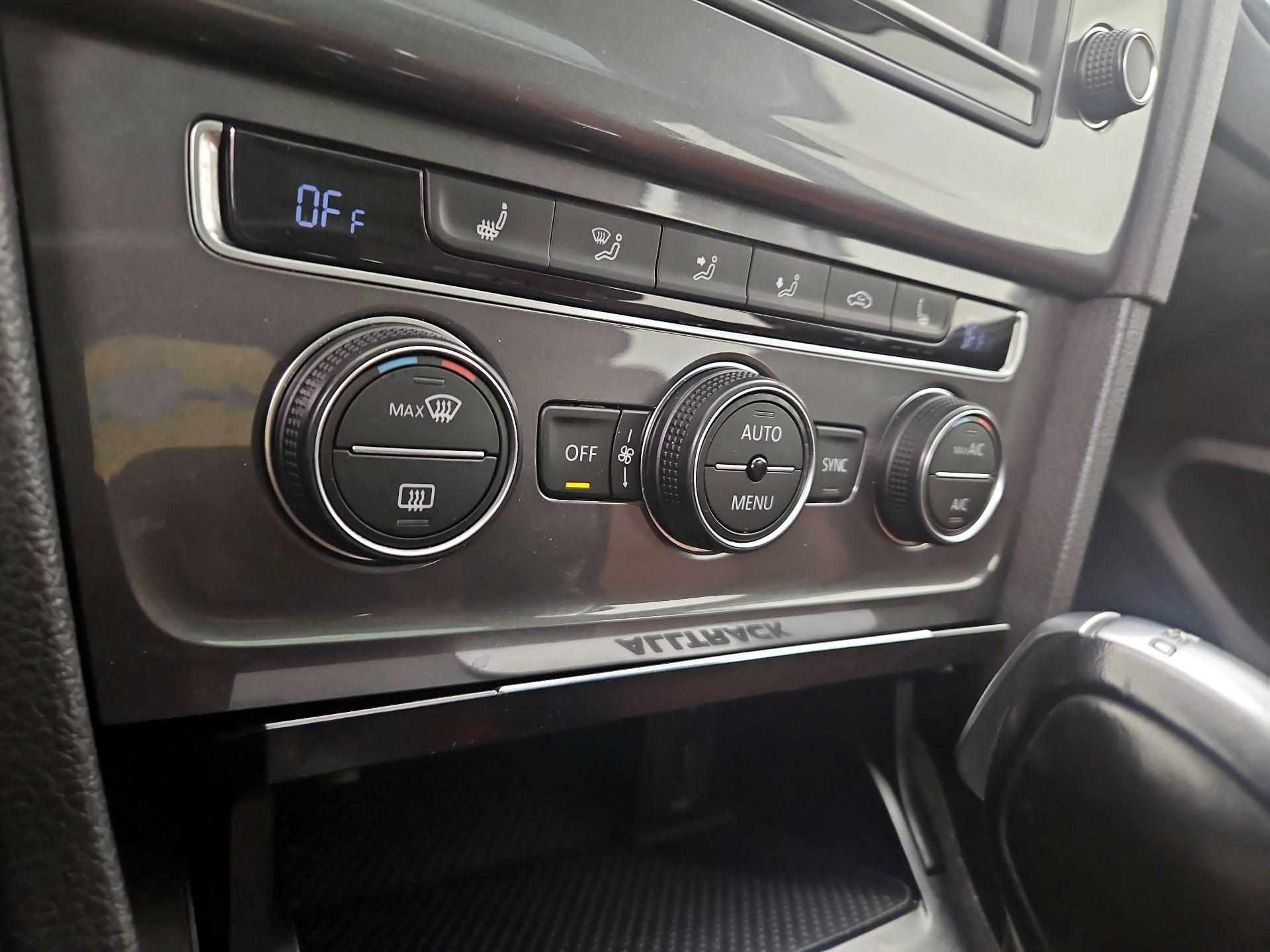 Thumbnail: 2017 Volkswagen Golf - 17