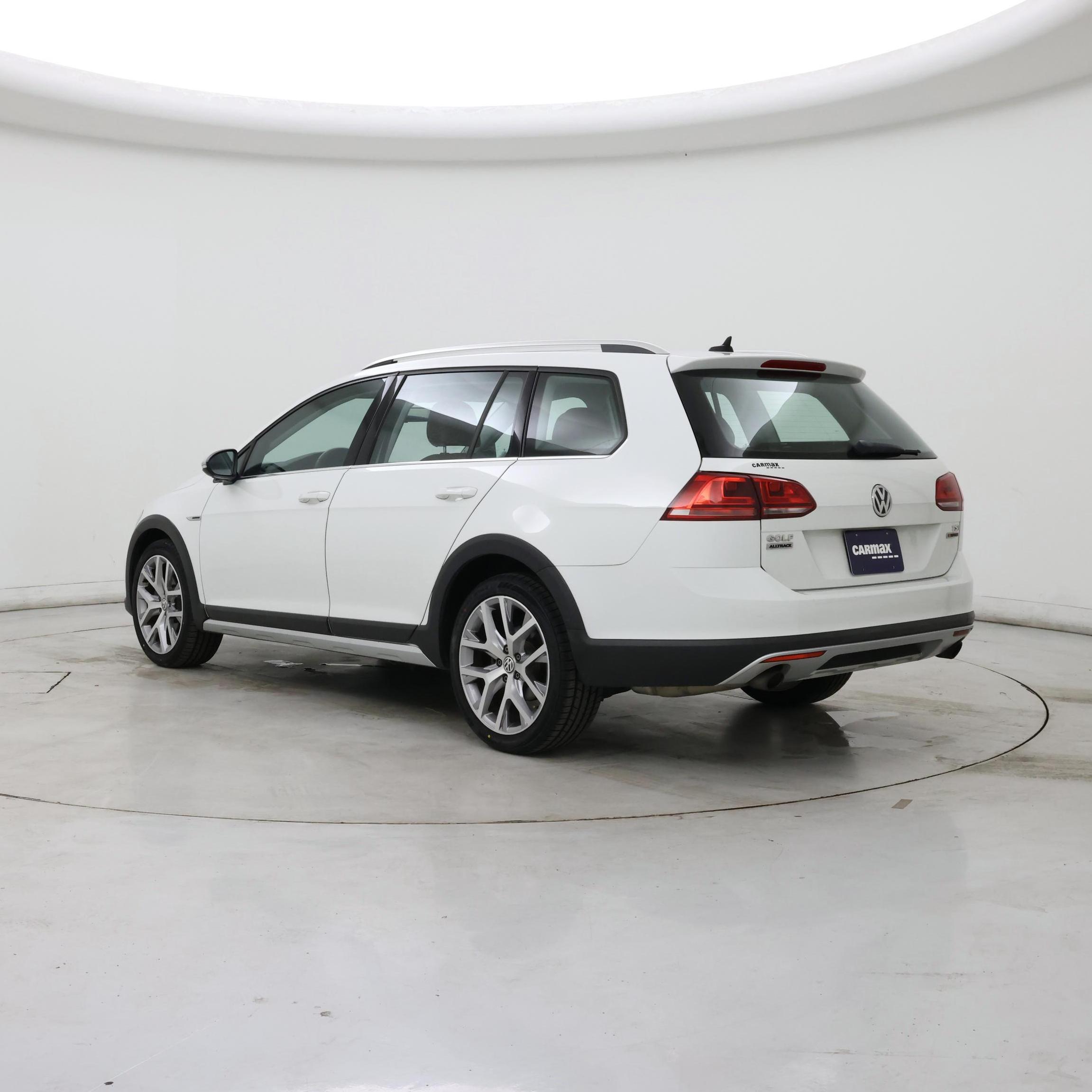 Thumbnail: 2017 Volkswagen Golf - 2