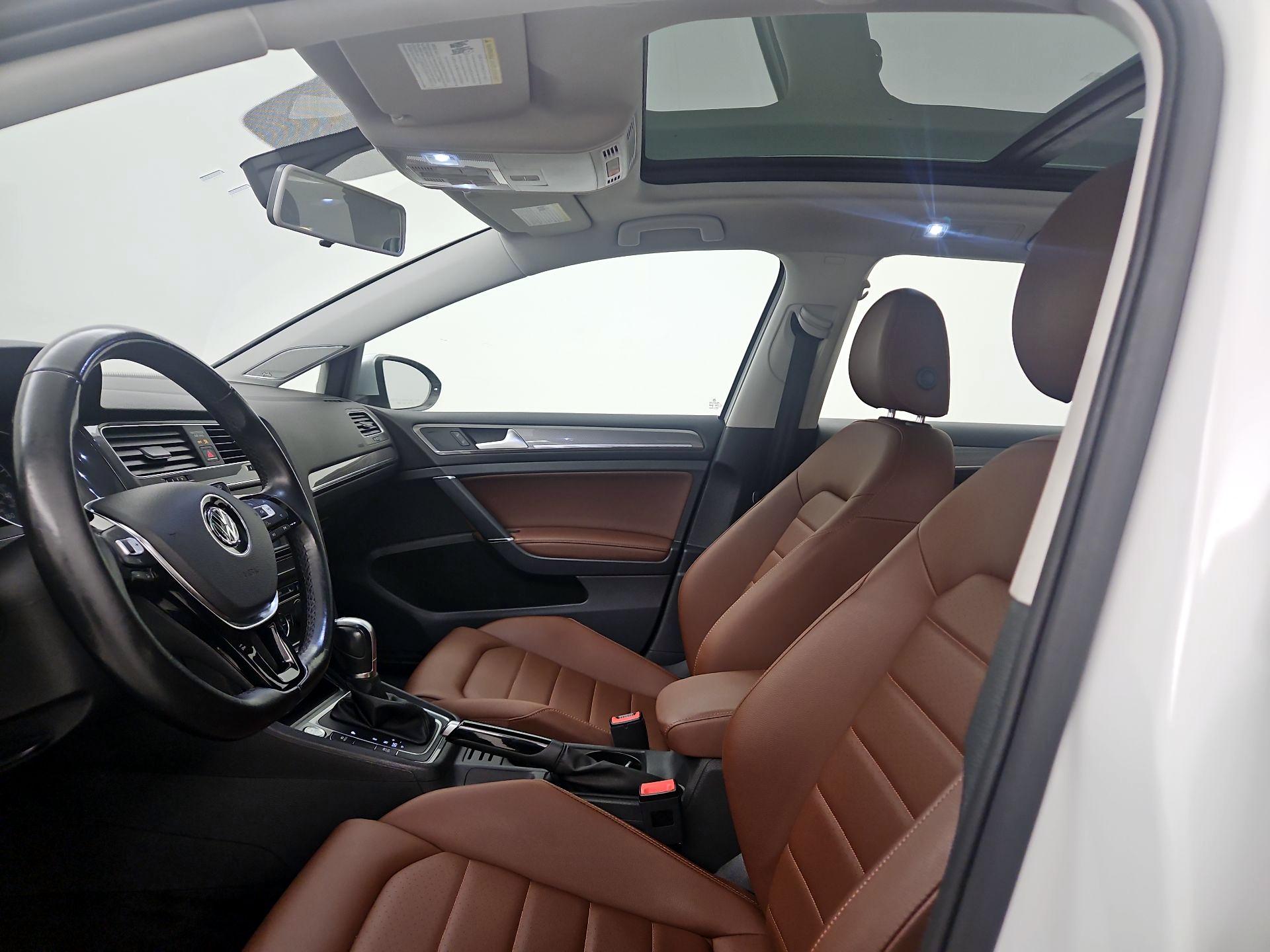 Thumbnail: 2017 Volkswagen Golf - 20