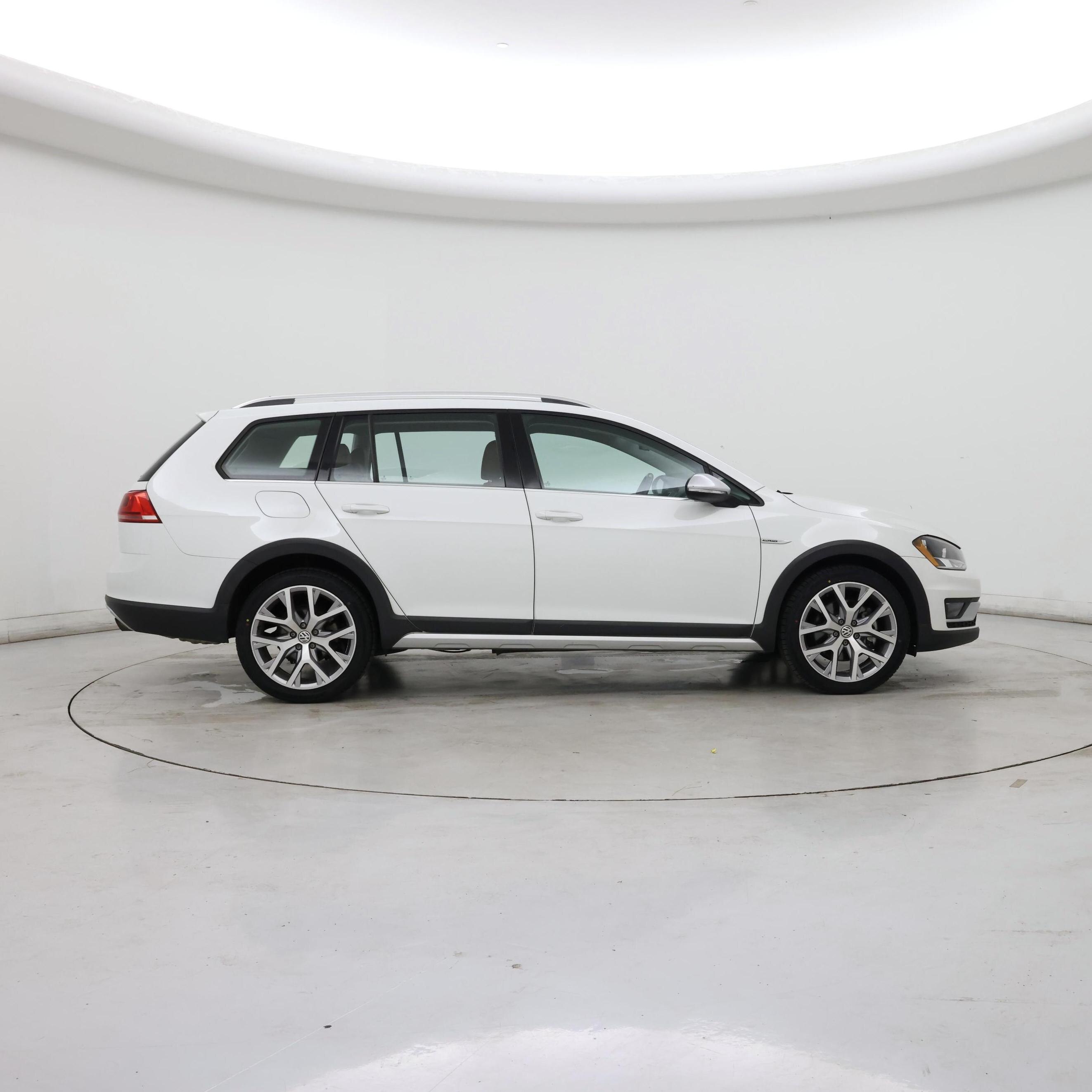 Thumbnail: 2017 Volkswagen Golf - 7