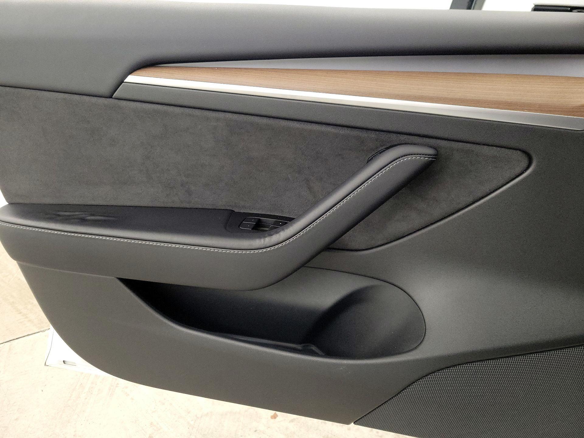 Thumbnail: 2022 Tesla Model 3 - 12