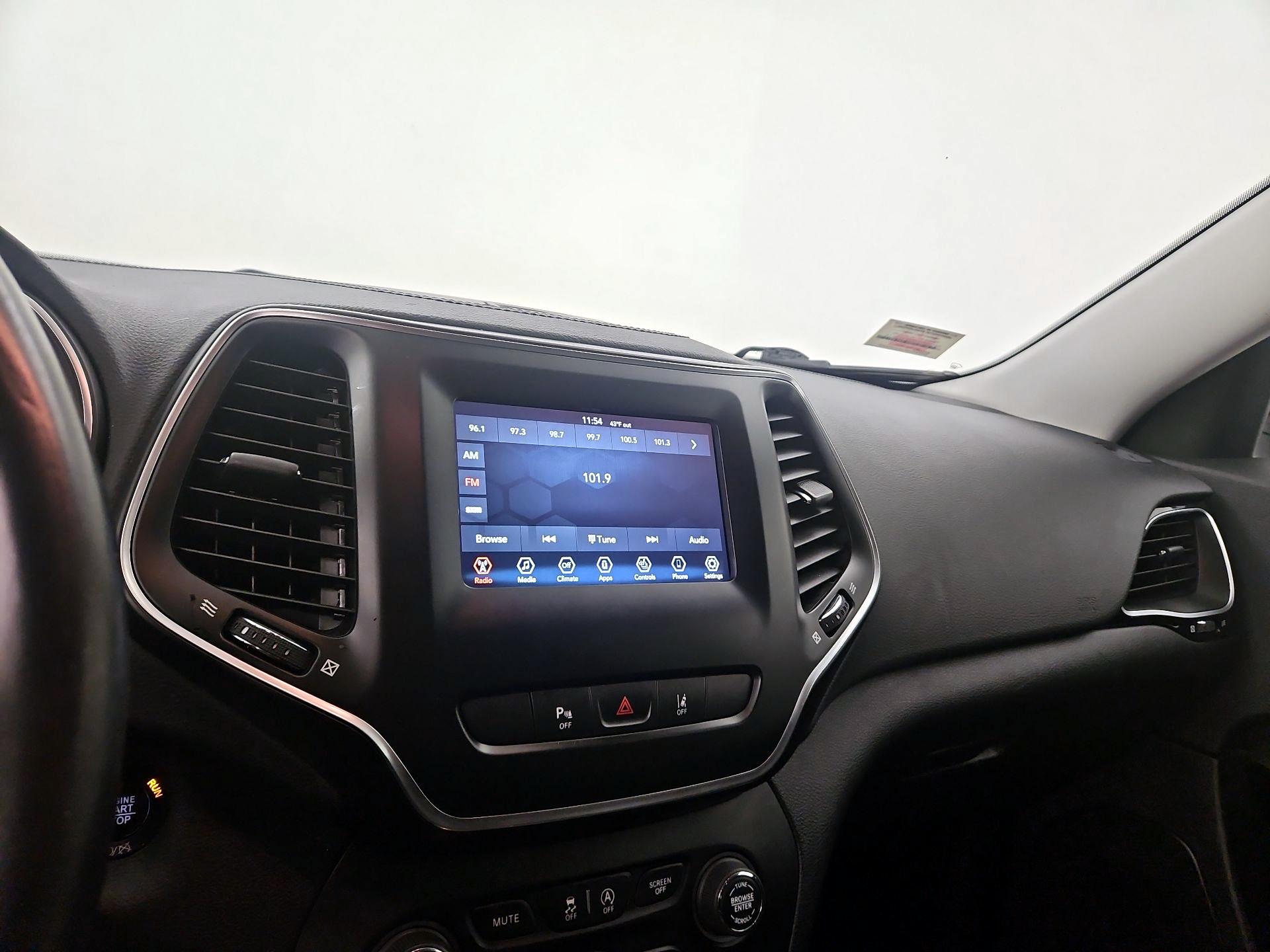 Thumbnail: 2021 Jeep Cherokee - 15