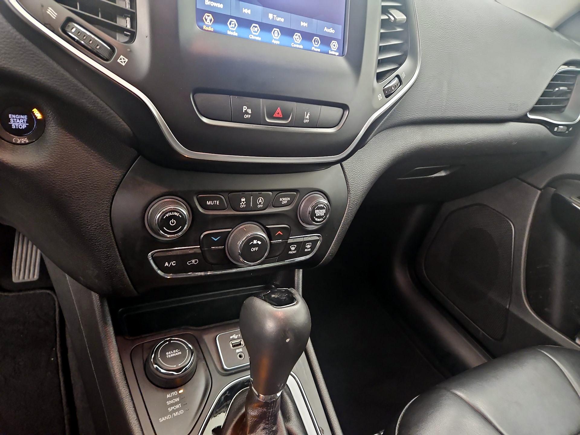 Thumbnail: 2021 Jeep Cherokee - 16