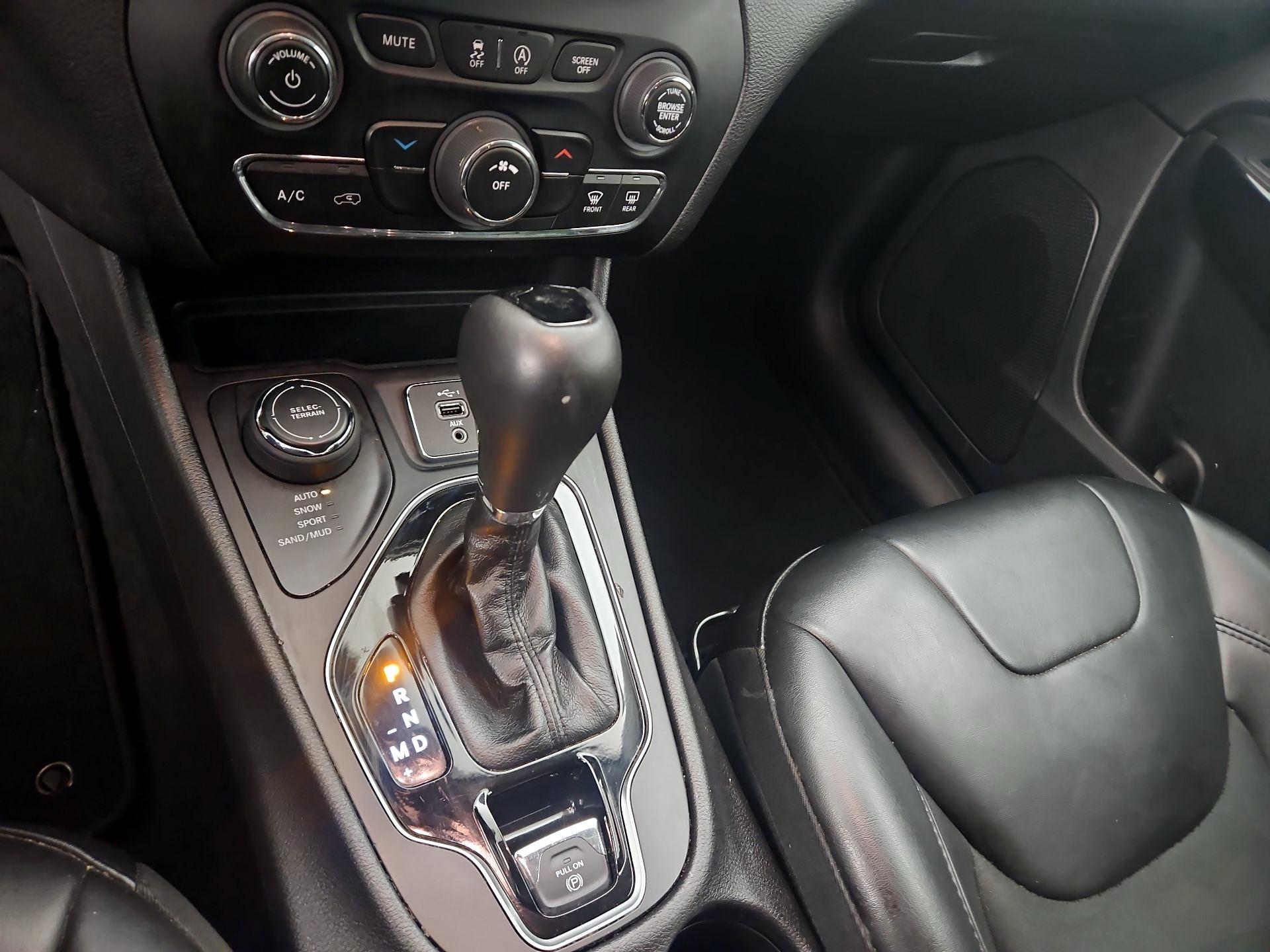 Thumbnail: 2021 Jeep Cherokee - 17