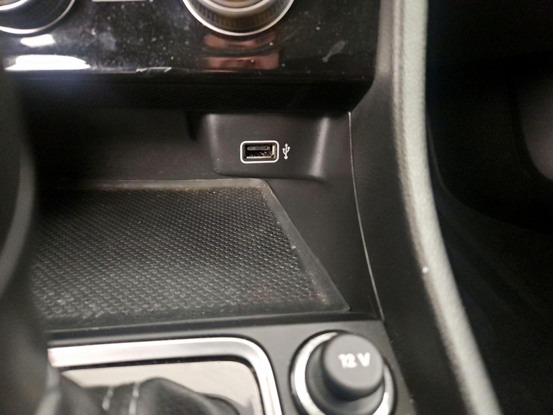 Thumbnail: 2019 Volkswagen Jetta - 18