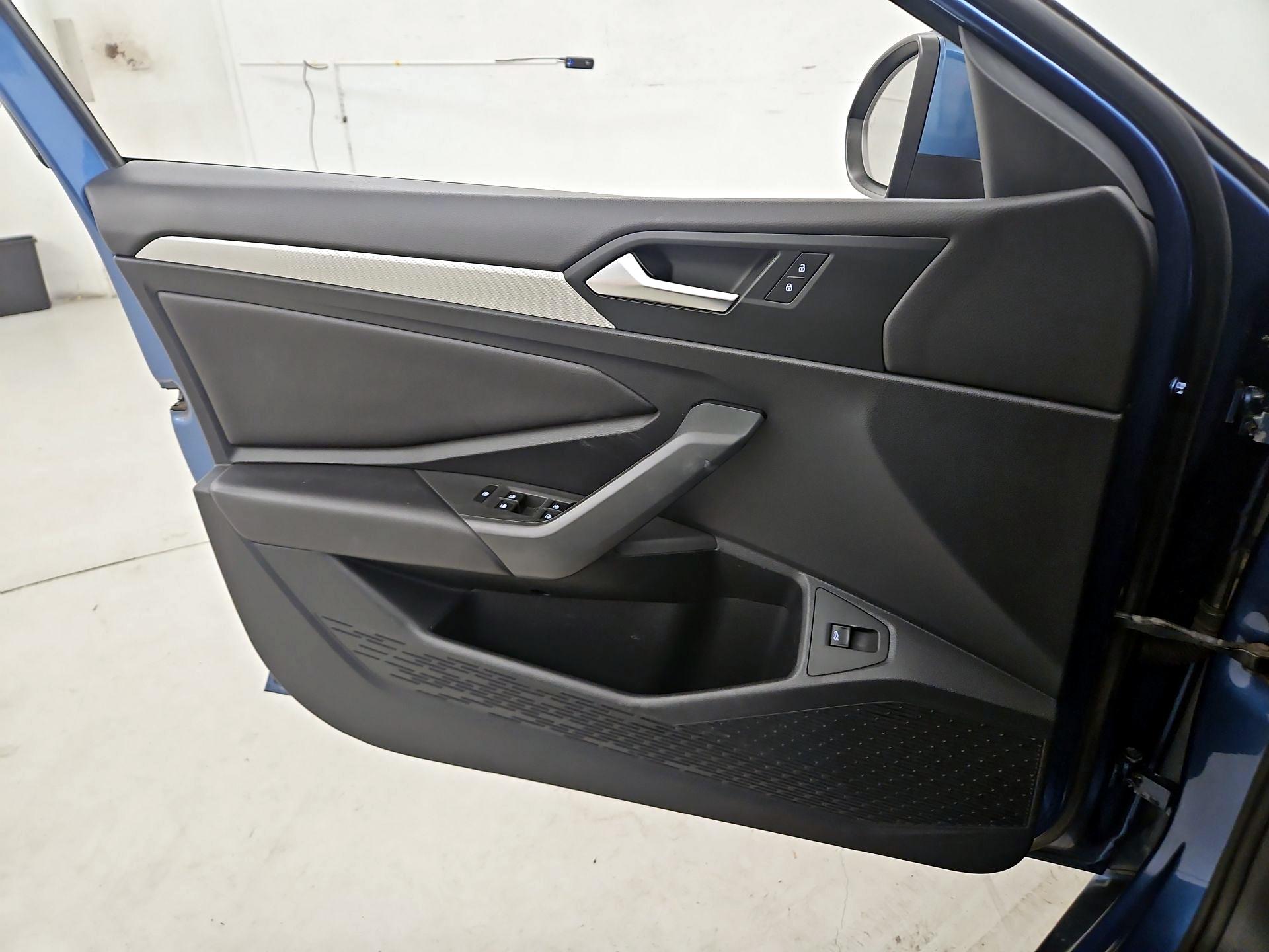 Thumbnail: 2019 Volkswagen Jetta - 12