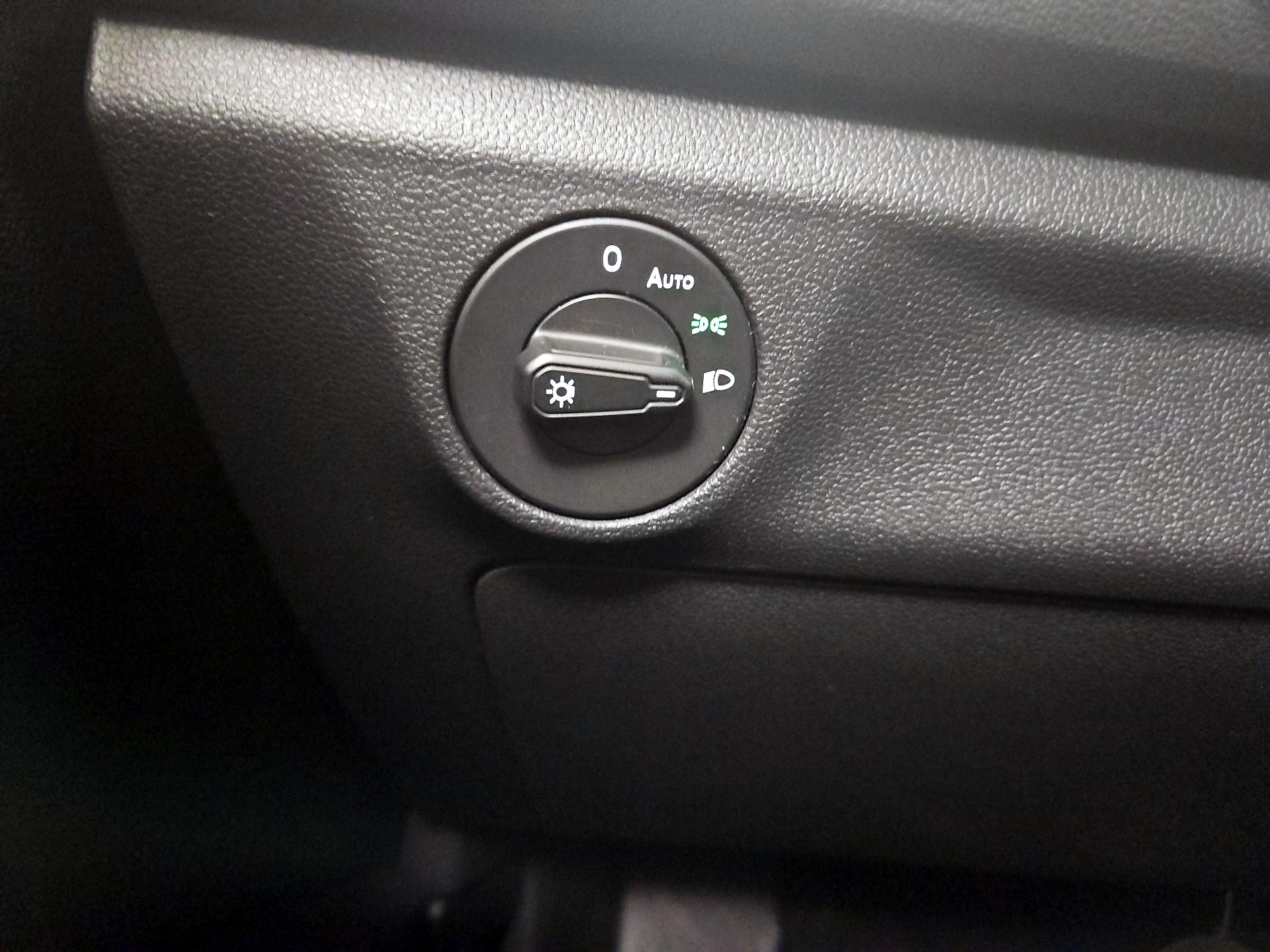 Thumbnail: 2019 Volkswagen Jetta - 13