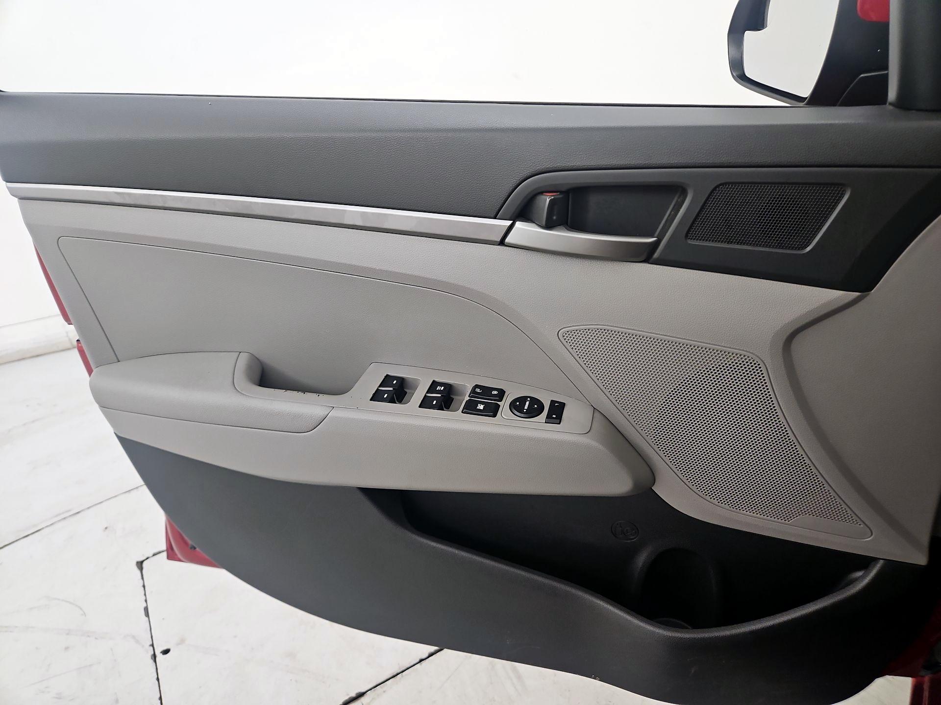 Thumbnail: 2017 Hyundai Elantra - 12