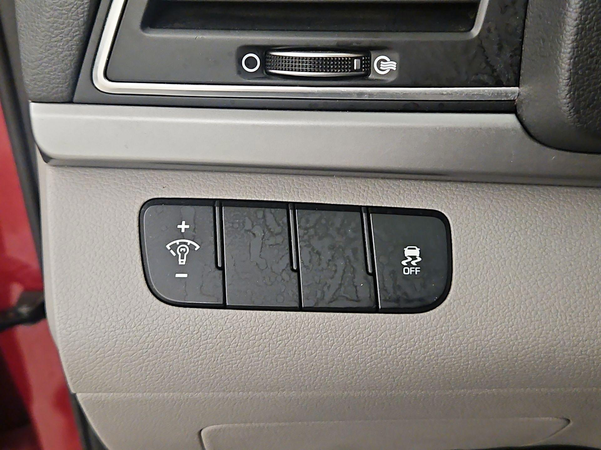 Thumbnail: 2017 Hyundai Elantra - 13