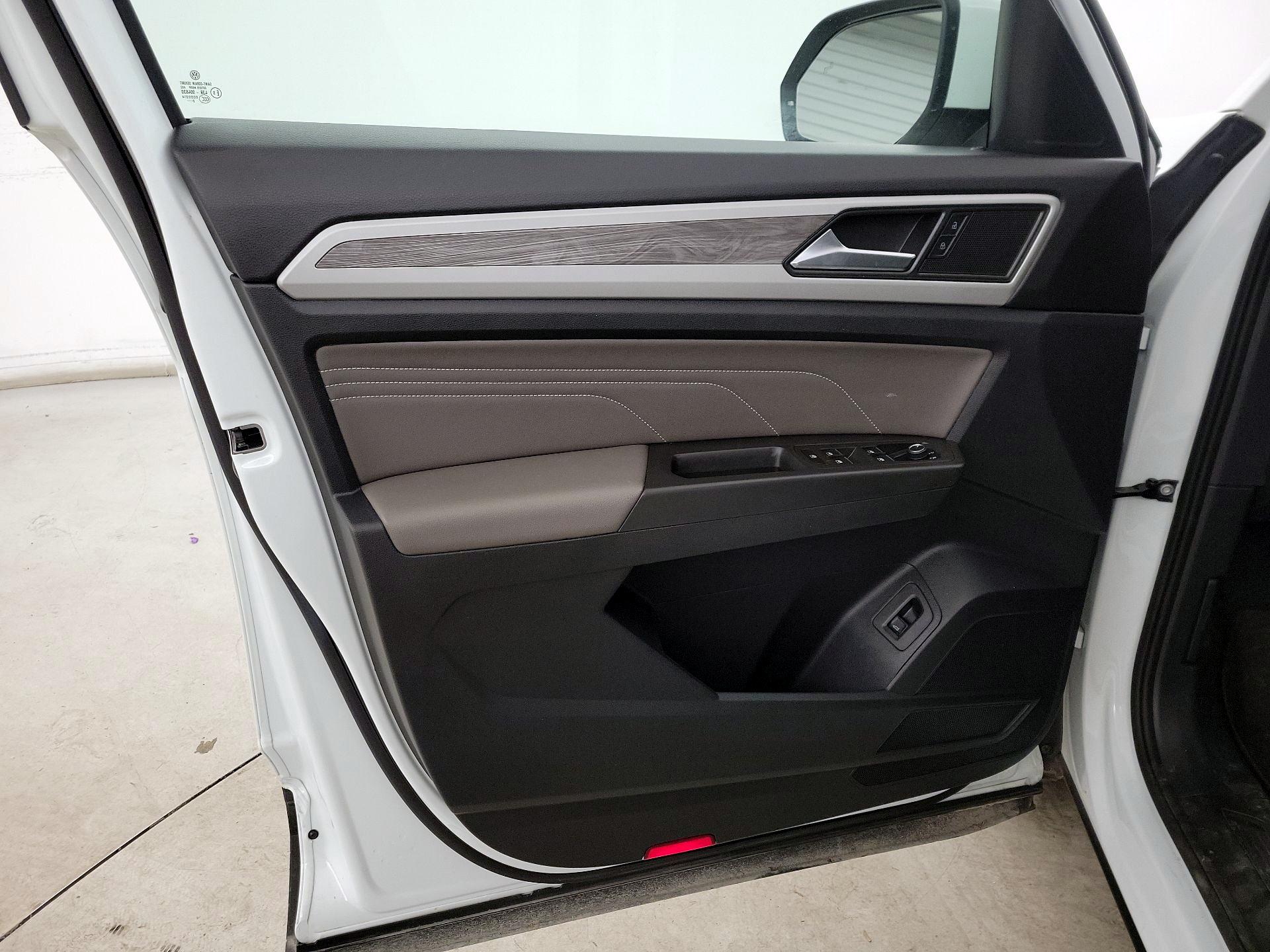 Thumbnail: 2023 Volkswagen Atlas - 12