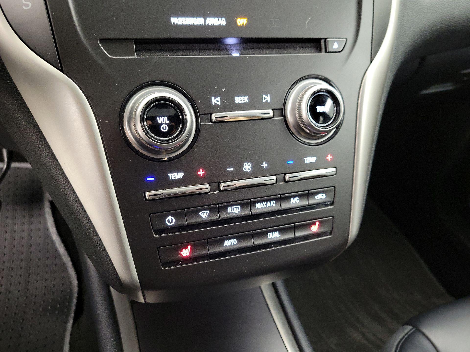 Thumbnail: 2015 Lincoln MKC - 17