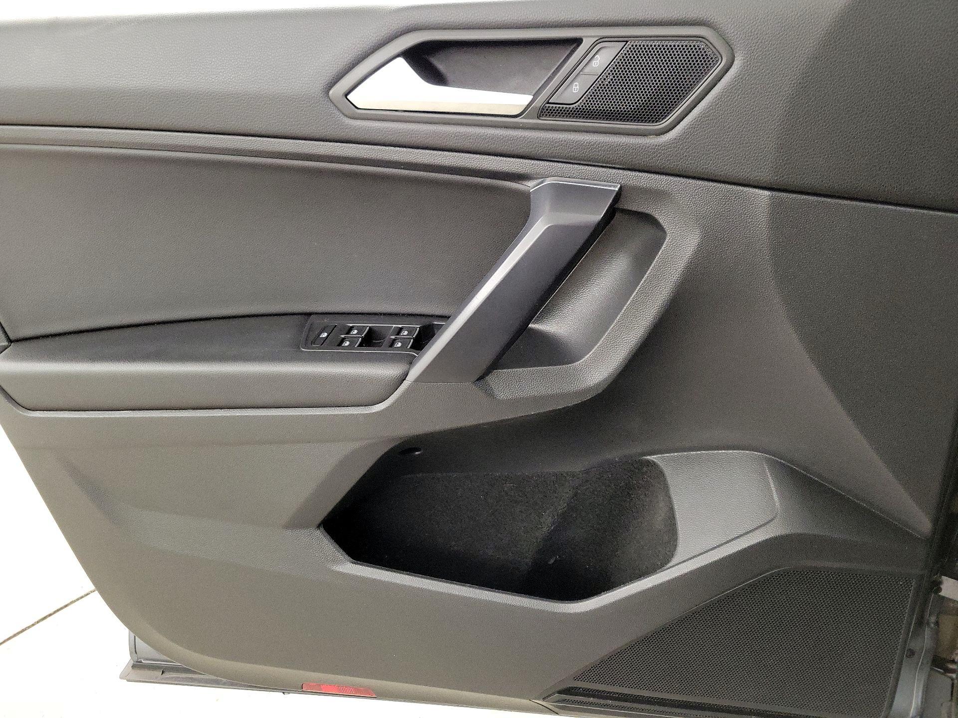 Thumbnail: 2021 Volkswagen Tiguan - 12