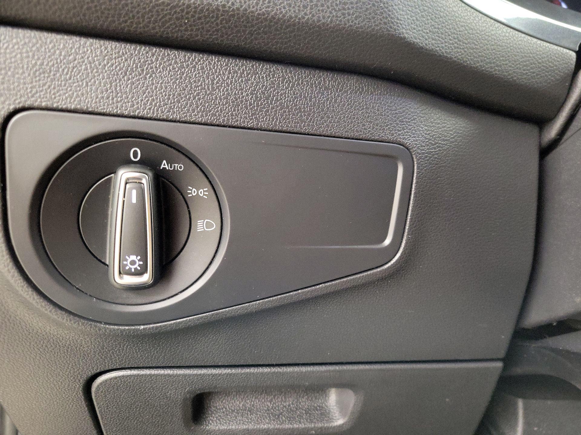 Thumbnail: 2021 Volkswagen Tiguan - 13