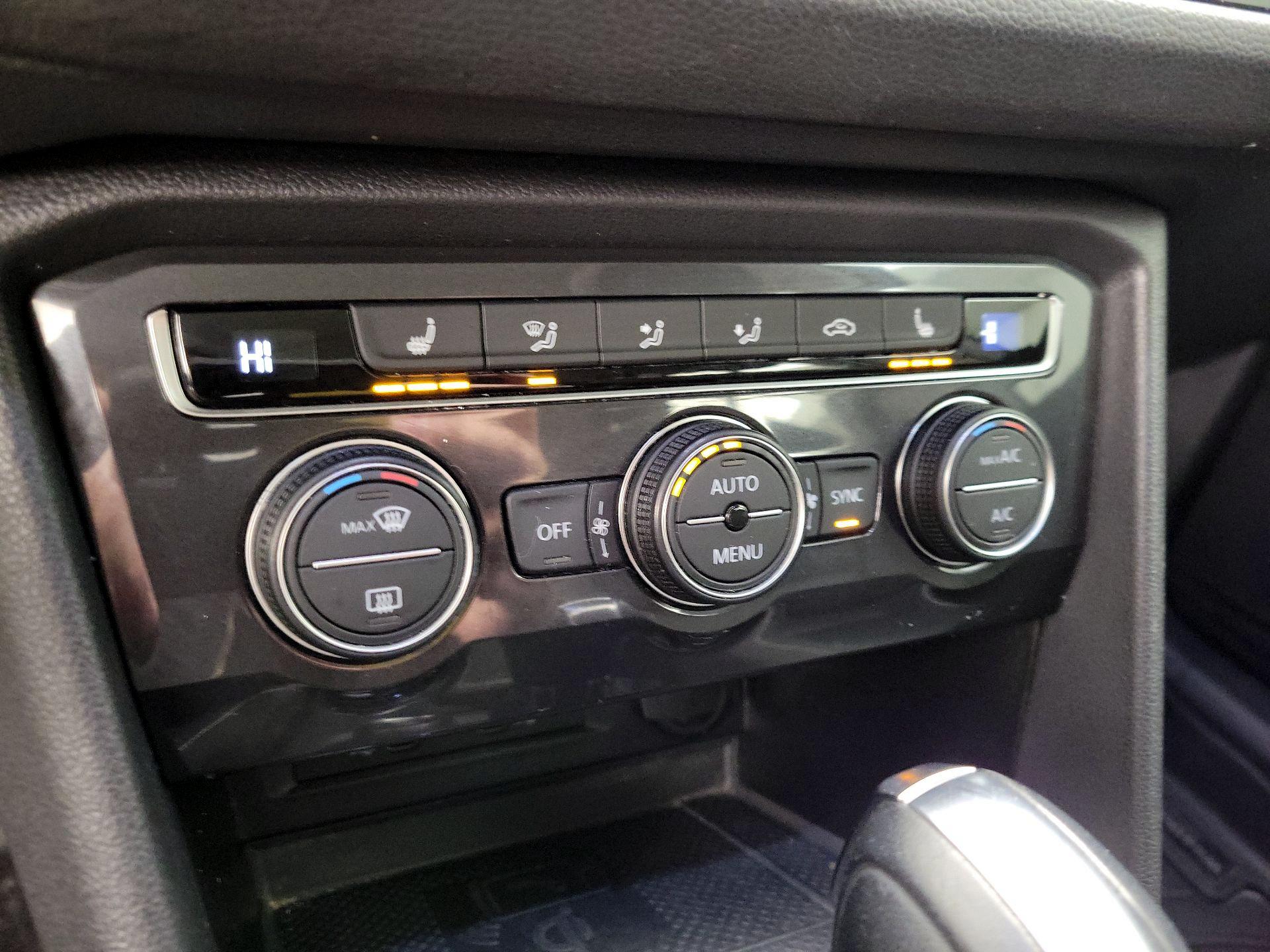 Thumbnail: 2021 Volkswagen Tiguan - 16