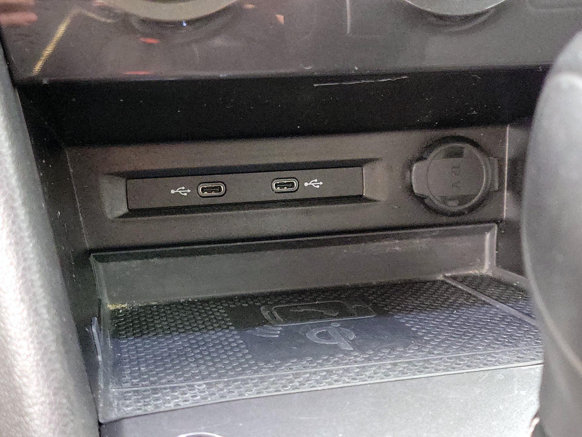 Thumbnail: 2021 Volkswagen Tiguan - 18