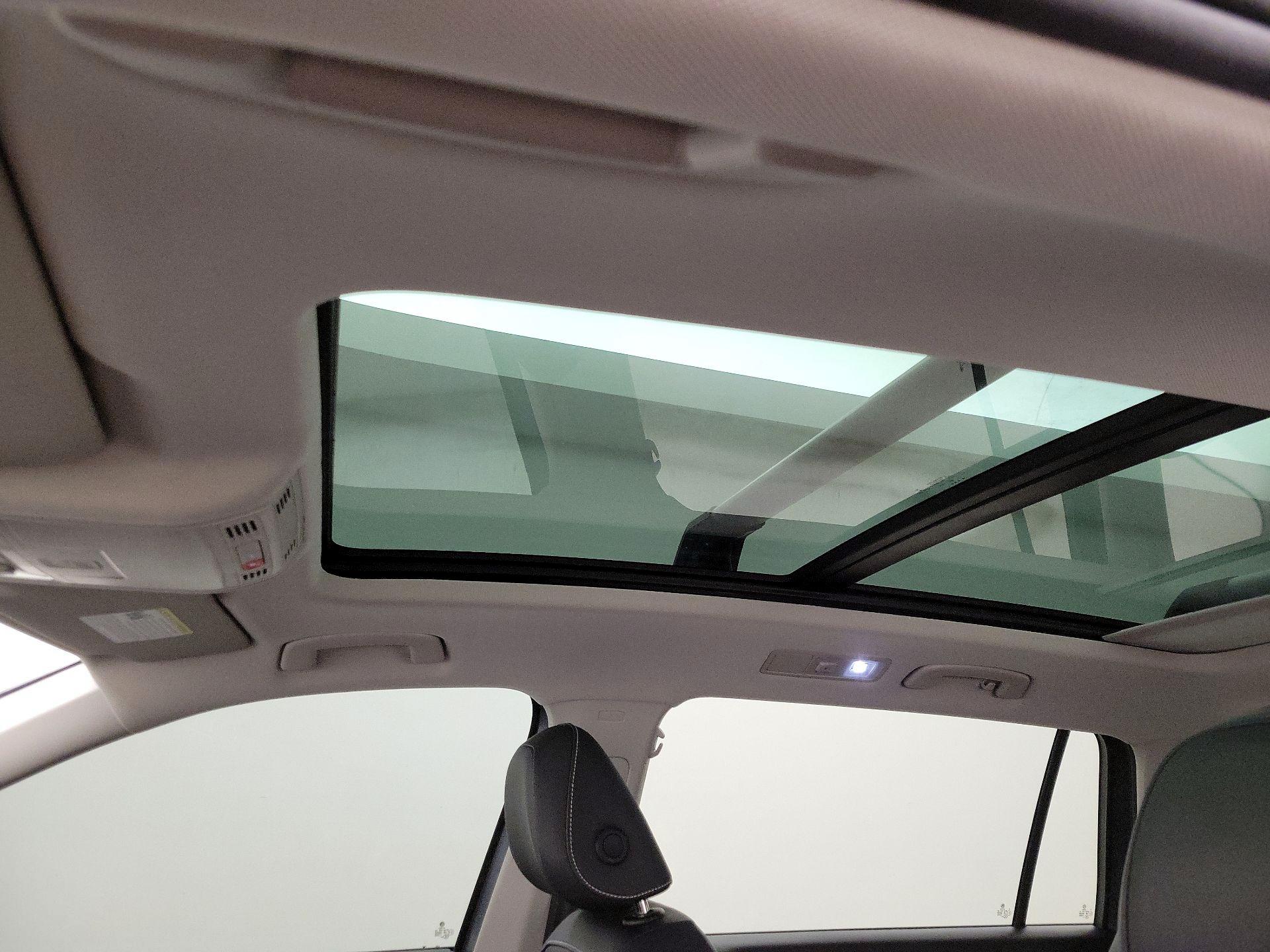 Thumbnail: 2021 Volkswagen Tiguan - 19