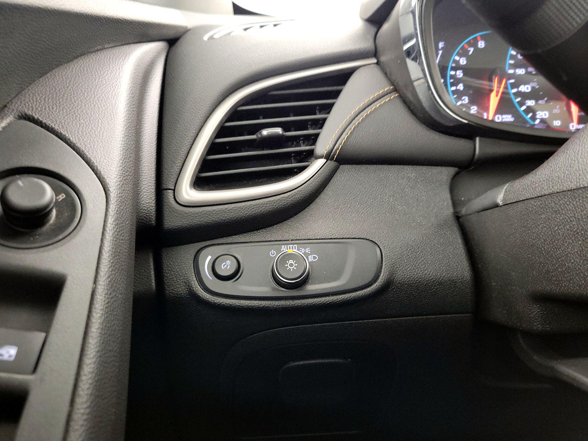 Thumbnail: 2018 Chevrolet Trax - 13