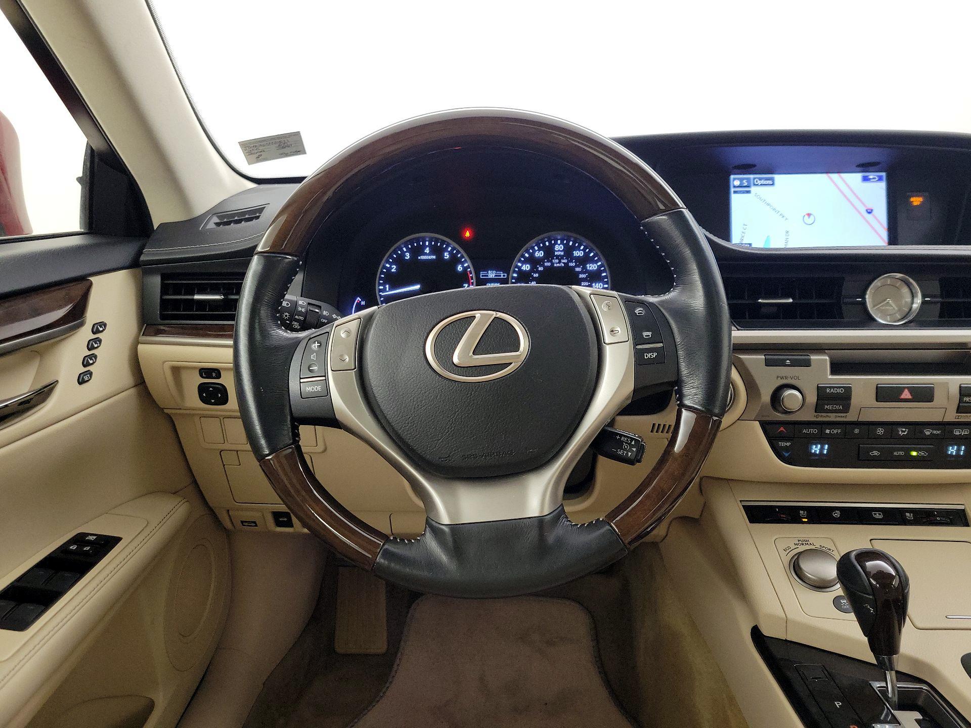 Thumbnail: 2015 Lexus ES - 10