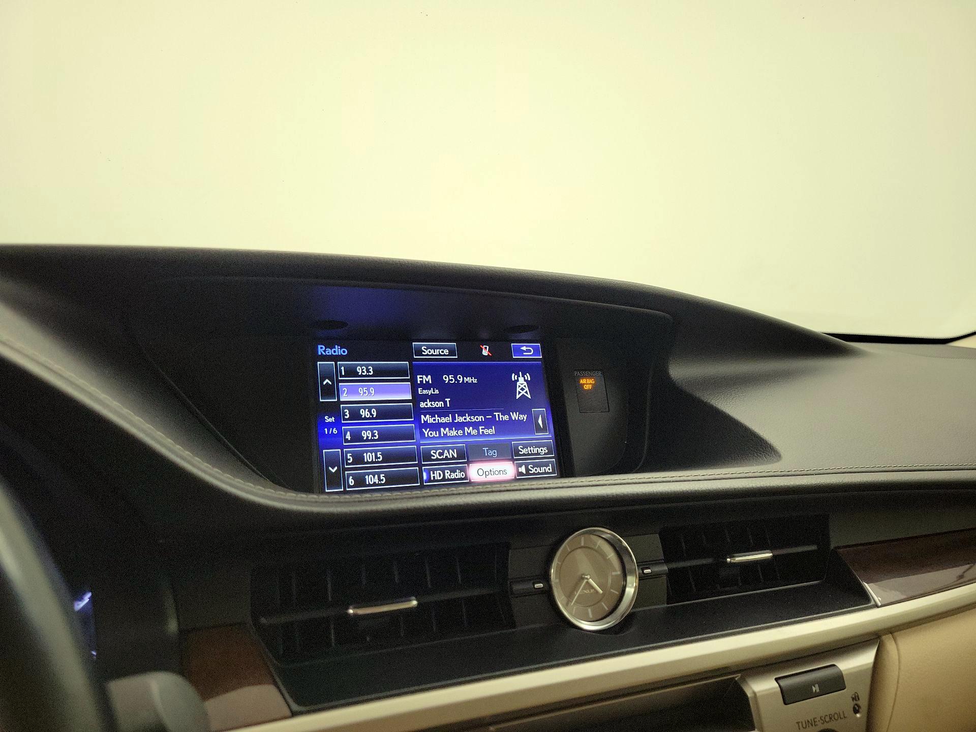 Thumbnail: 2015 Lexus ES - 16