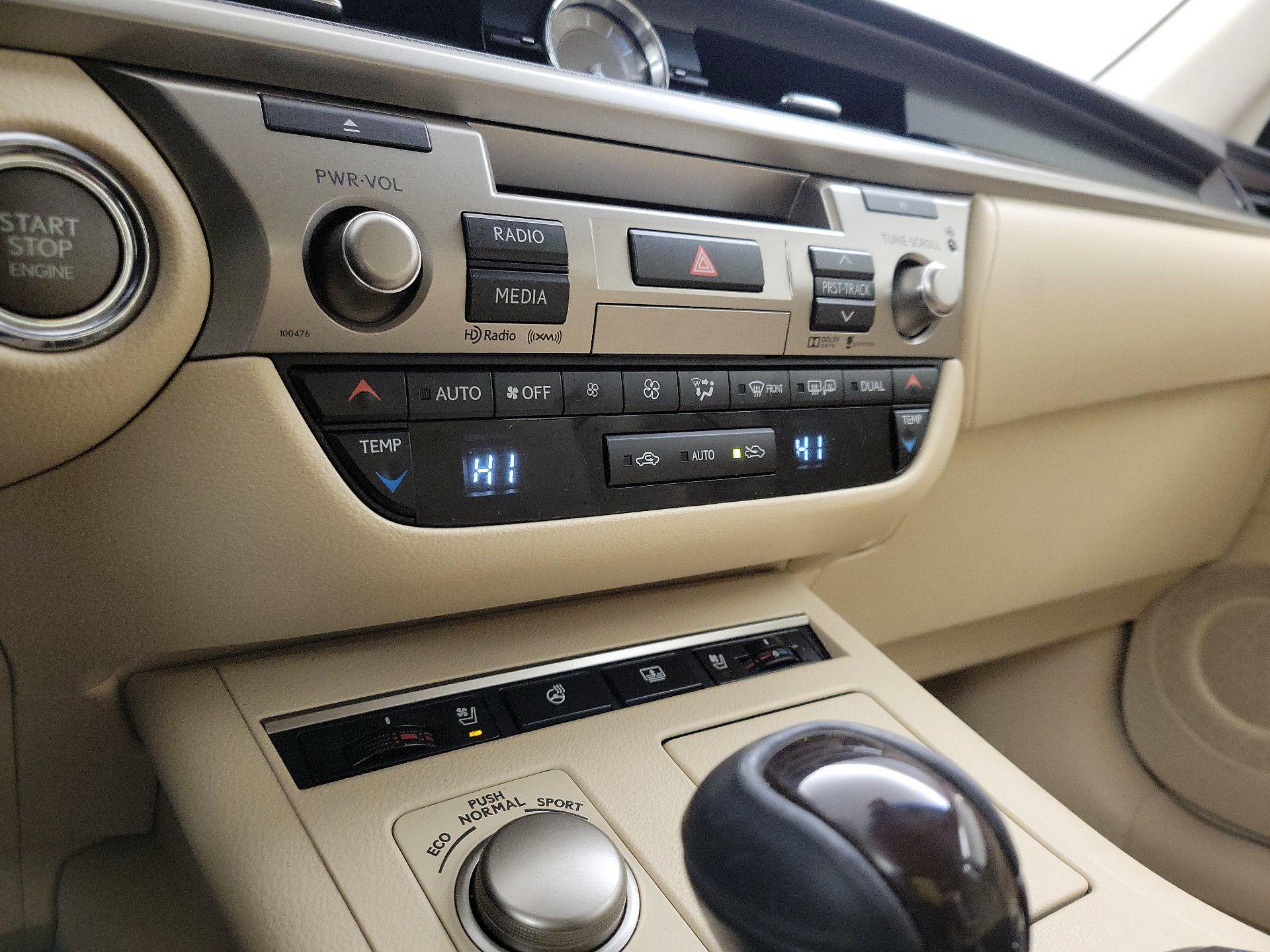 Thumbnail: 2015 Lexus ES - 17