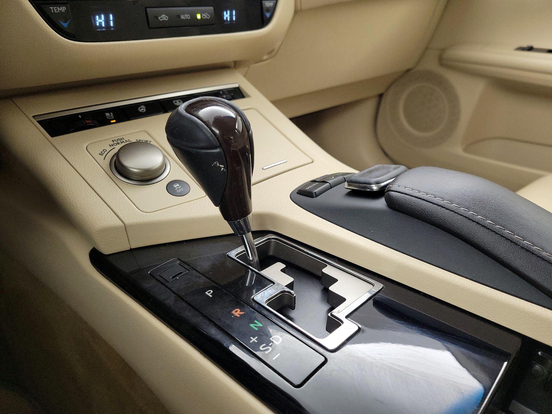 Thumbnail: 2015 Lexus ES - 18