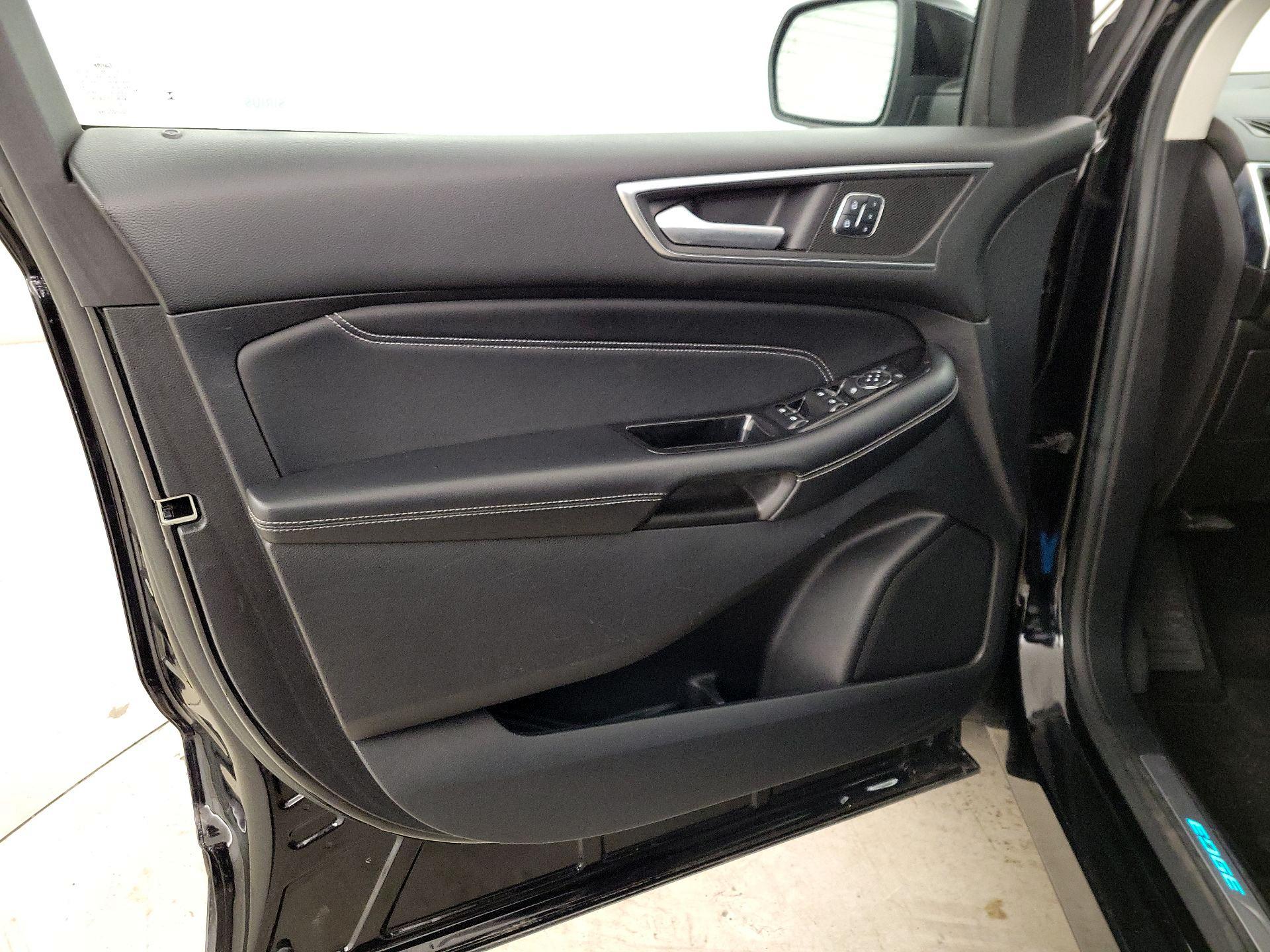 Thumbnail: 2016 Ford Edge - 12