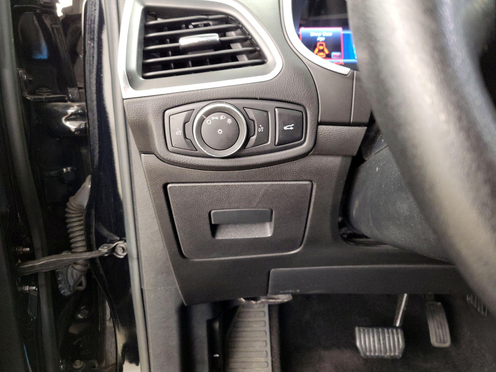 Thumbnail: 2016 Ford Edge - 13