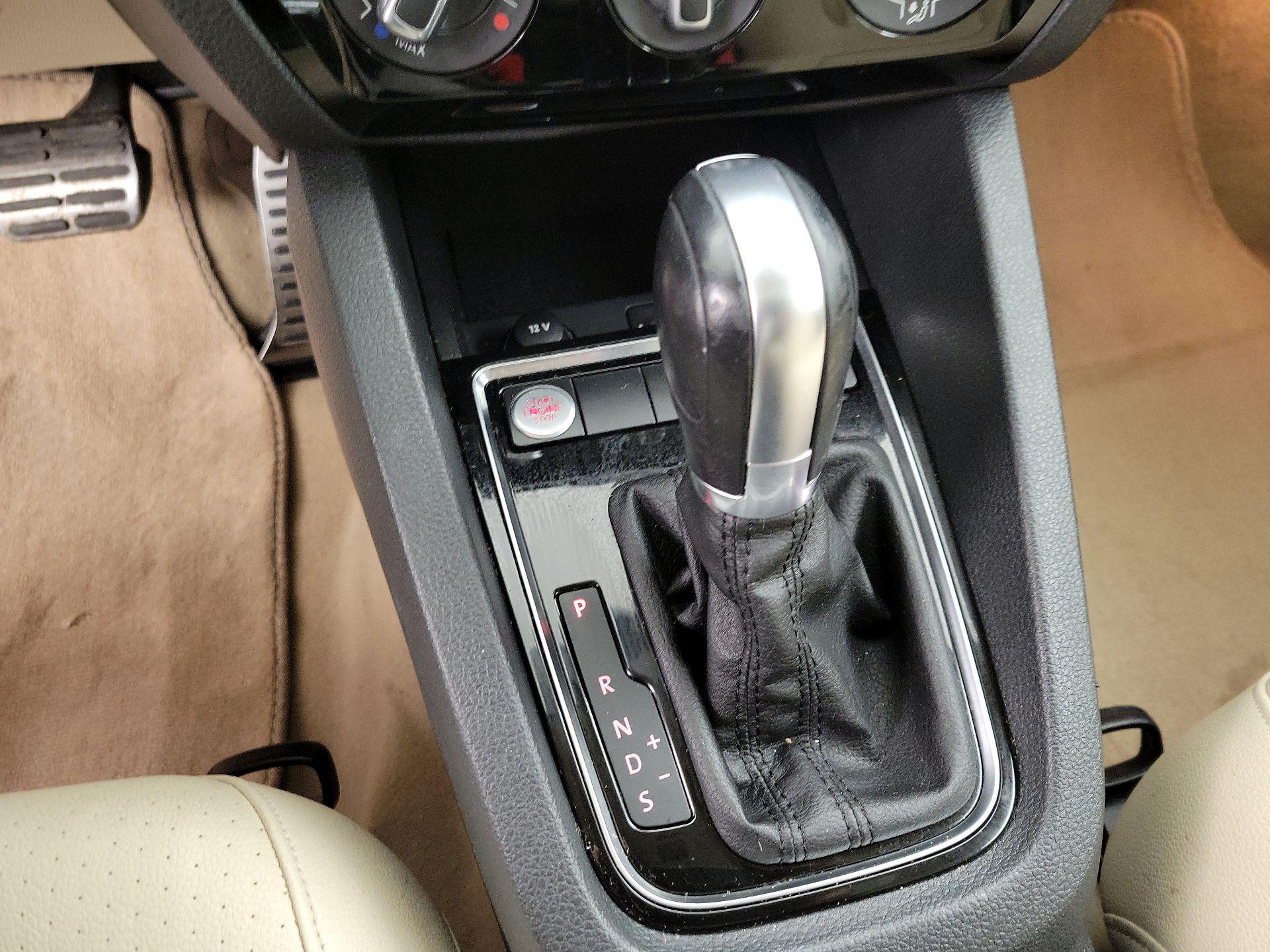 Thumbnail: 2016 Volkswagen Jetta - 18