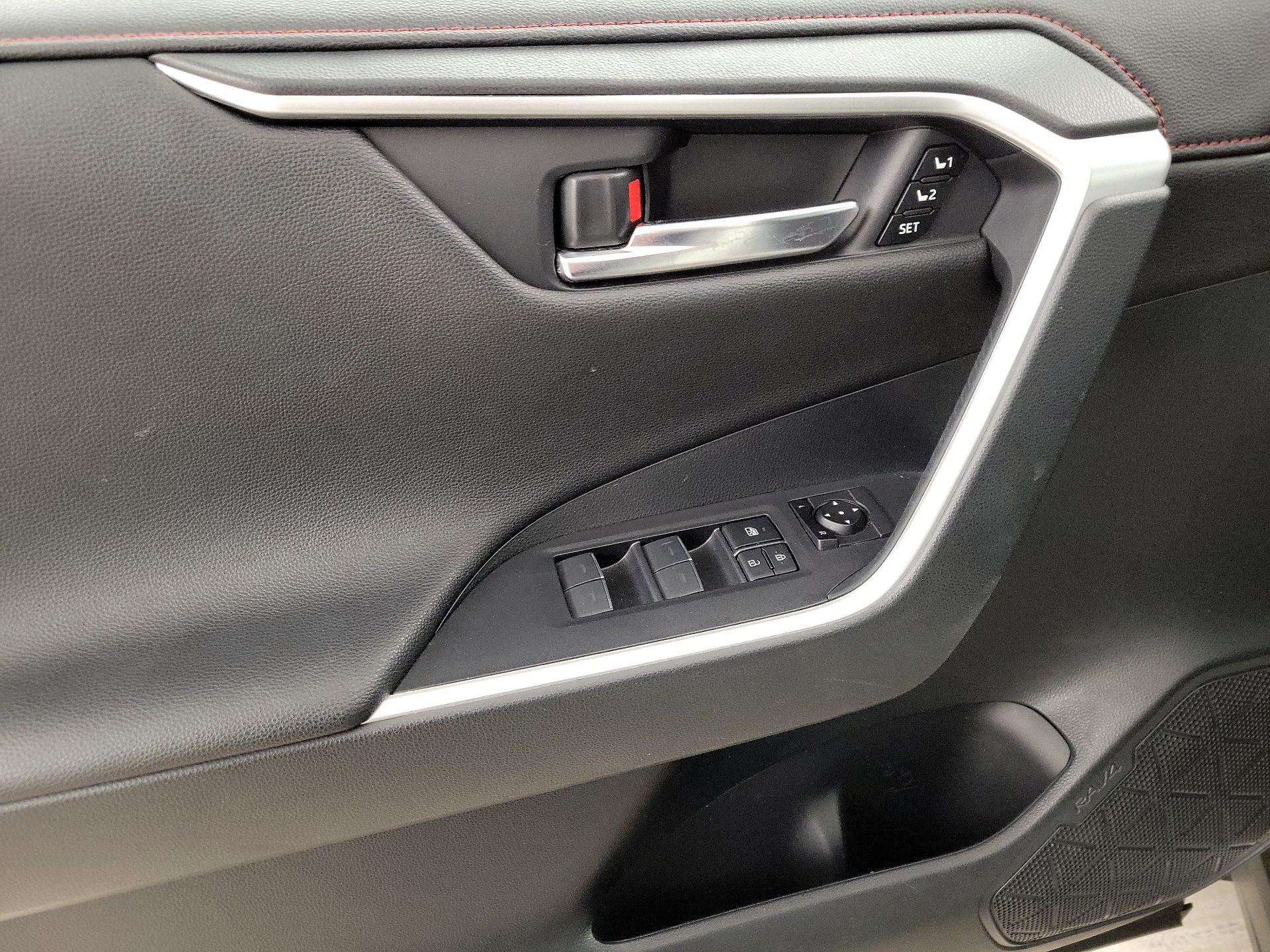 Thumbnail: 2022 Toyota RAV4 - 12