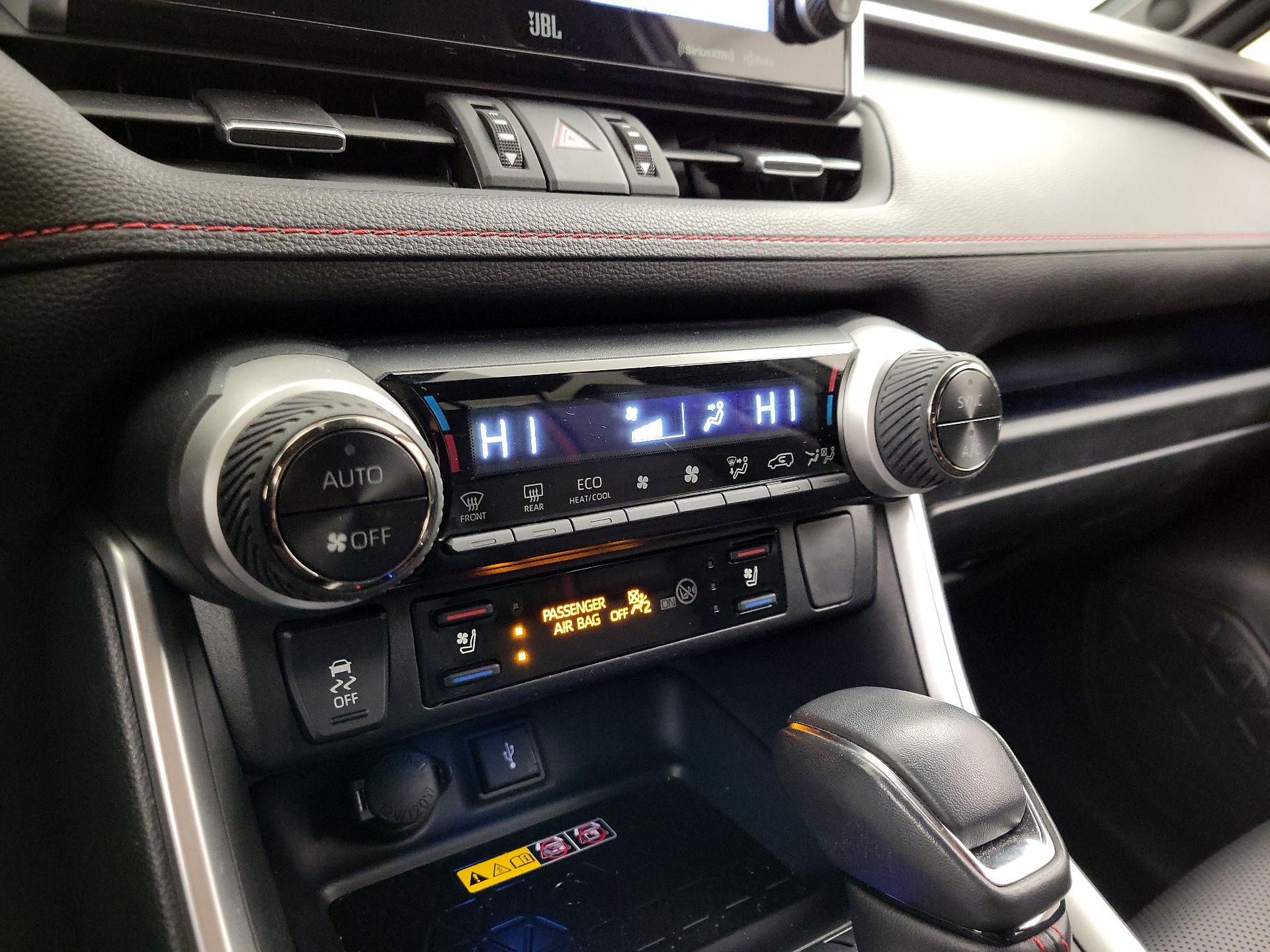 Thumbnail: 2022 Toyota RAV4 - 17