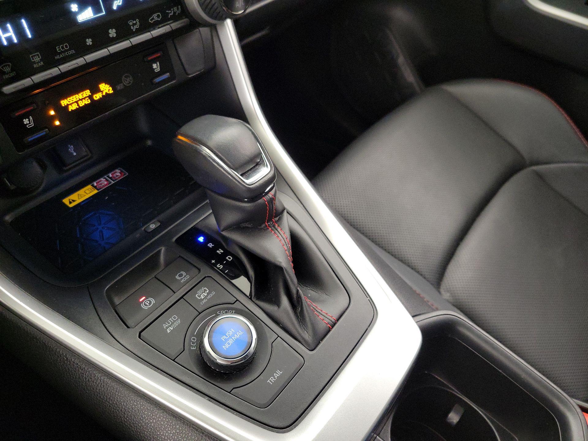 Thumbnail: 2022 Toyota RAV4 - 18