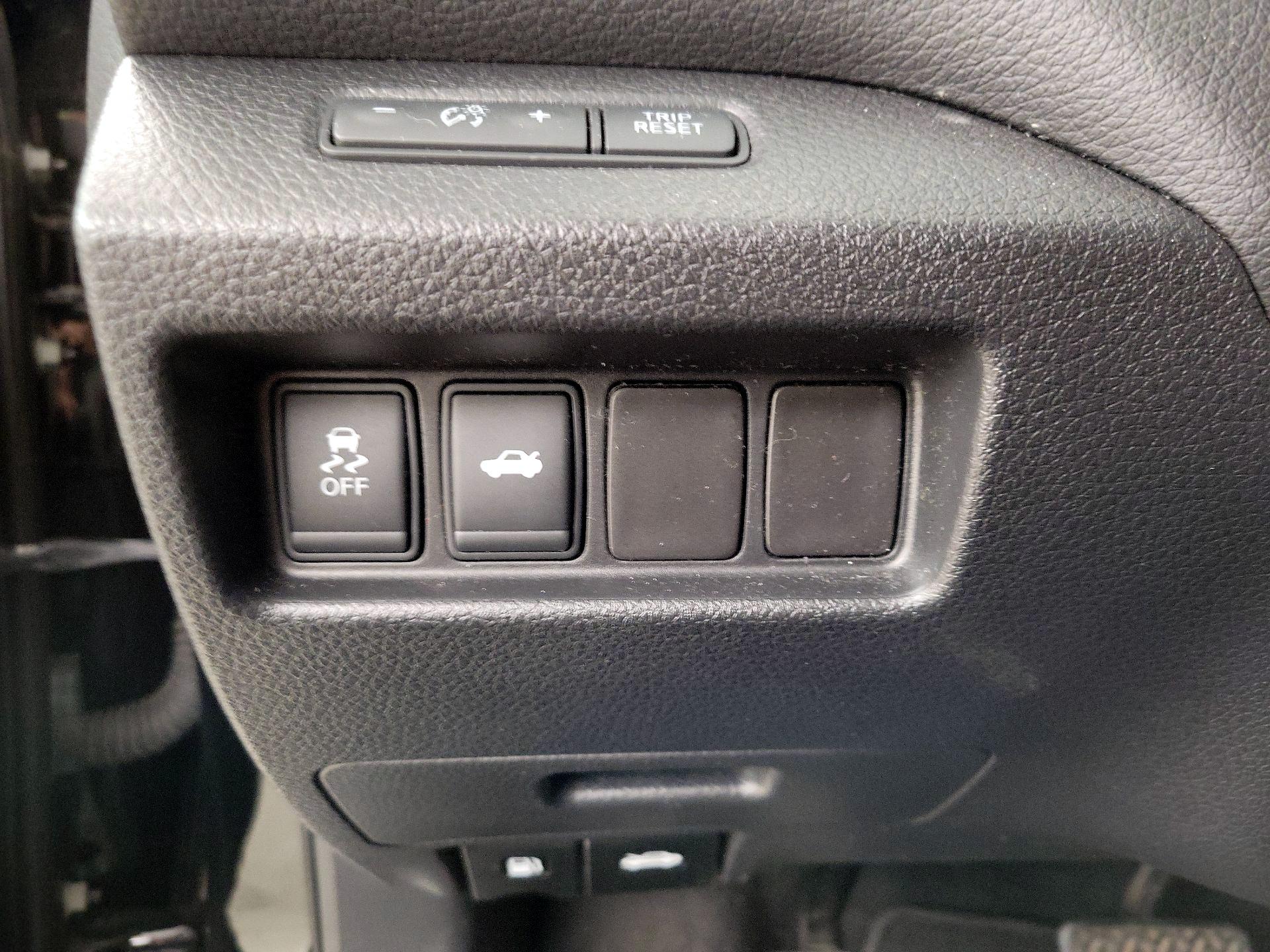 Thumbnail: 2015 Nissan Altima - 13