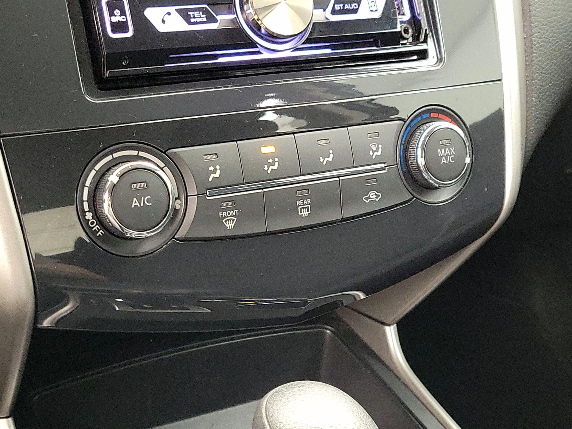 Thumbnail: 2015 Nissan Altima - 15